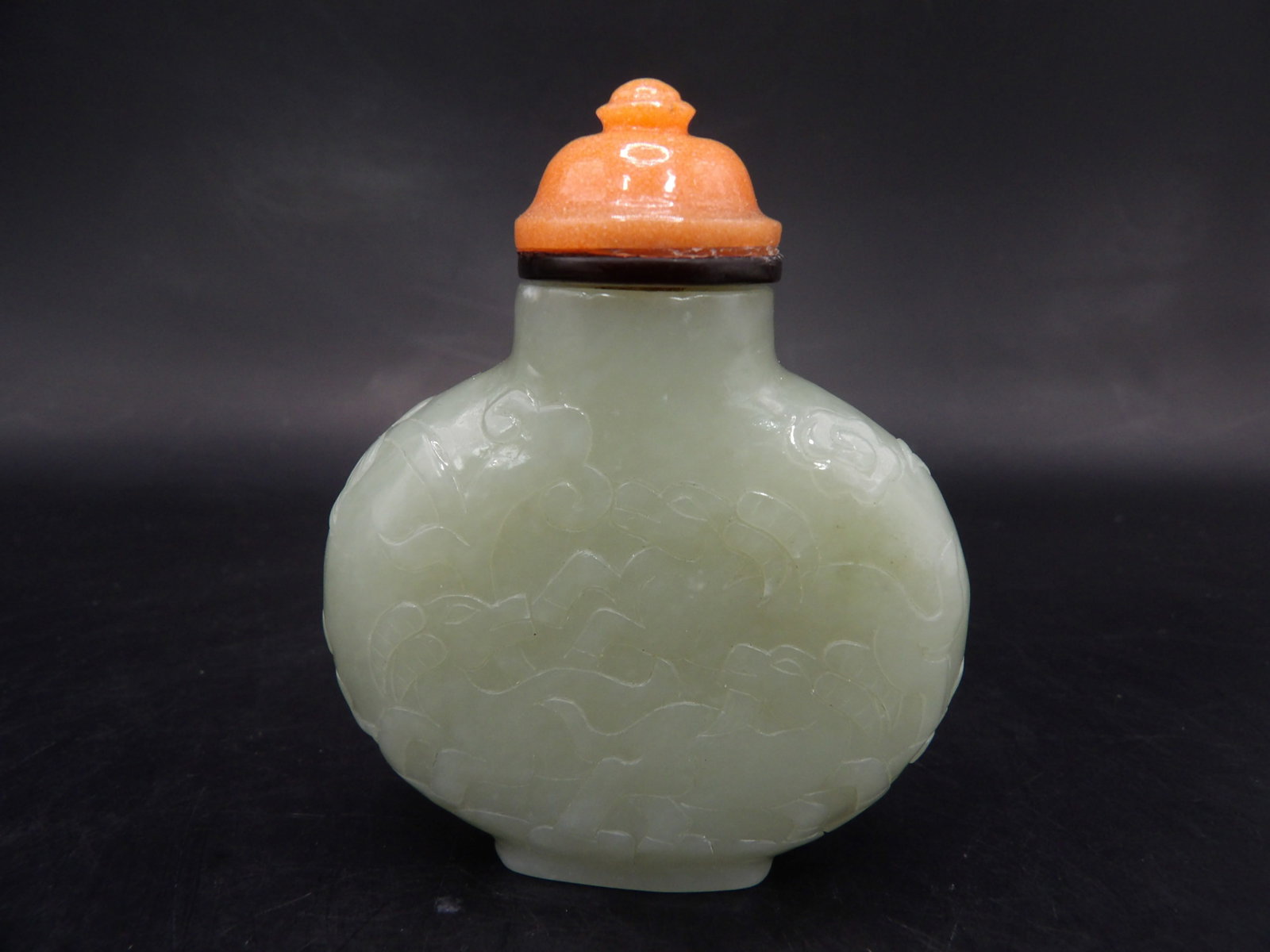 well hollowed fine carved Chinese nephrite jade snuff bottle (1 of 9)