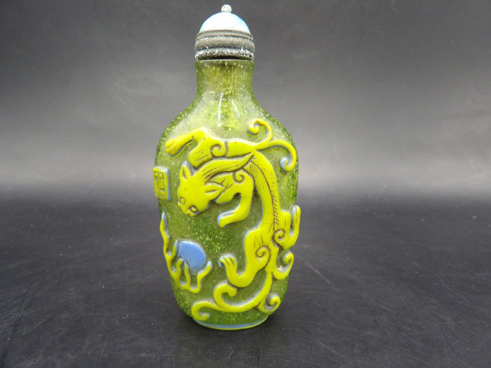 Qing dynasty Chinese antique overlay glass Chilong motif snuff bottle (1 of 7)