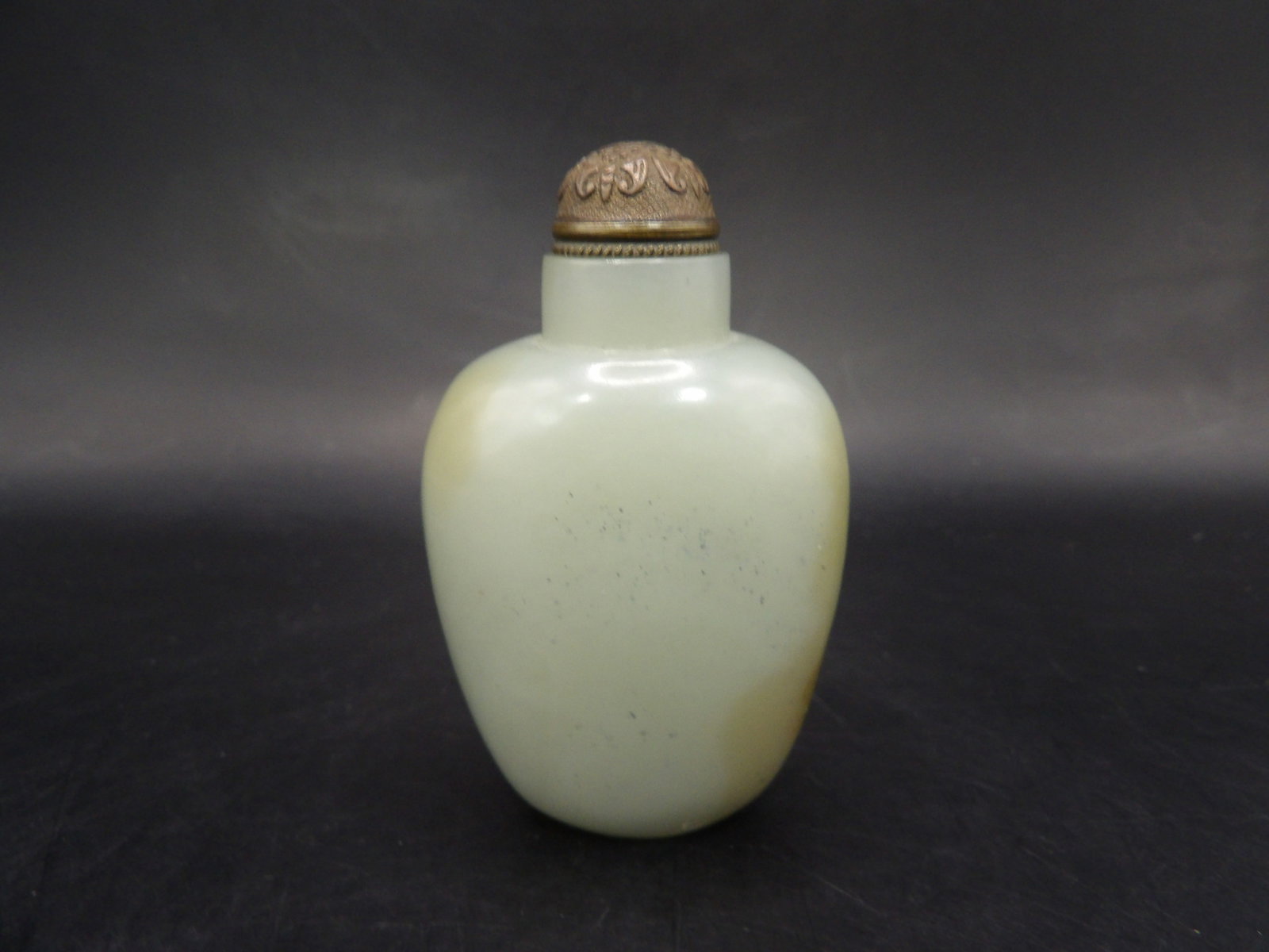 Chinese carved smooth well hollowed nephrite jade snuff bottle (1 of 8)