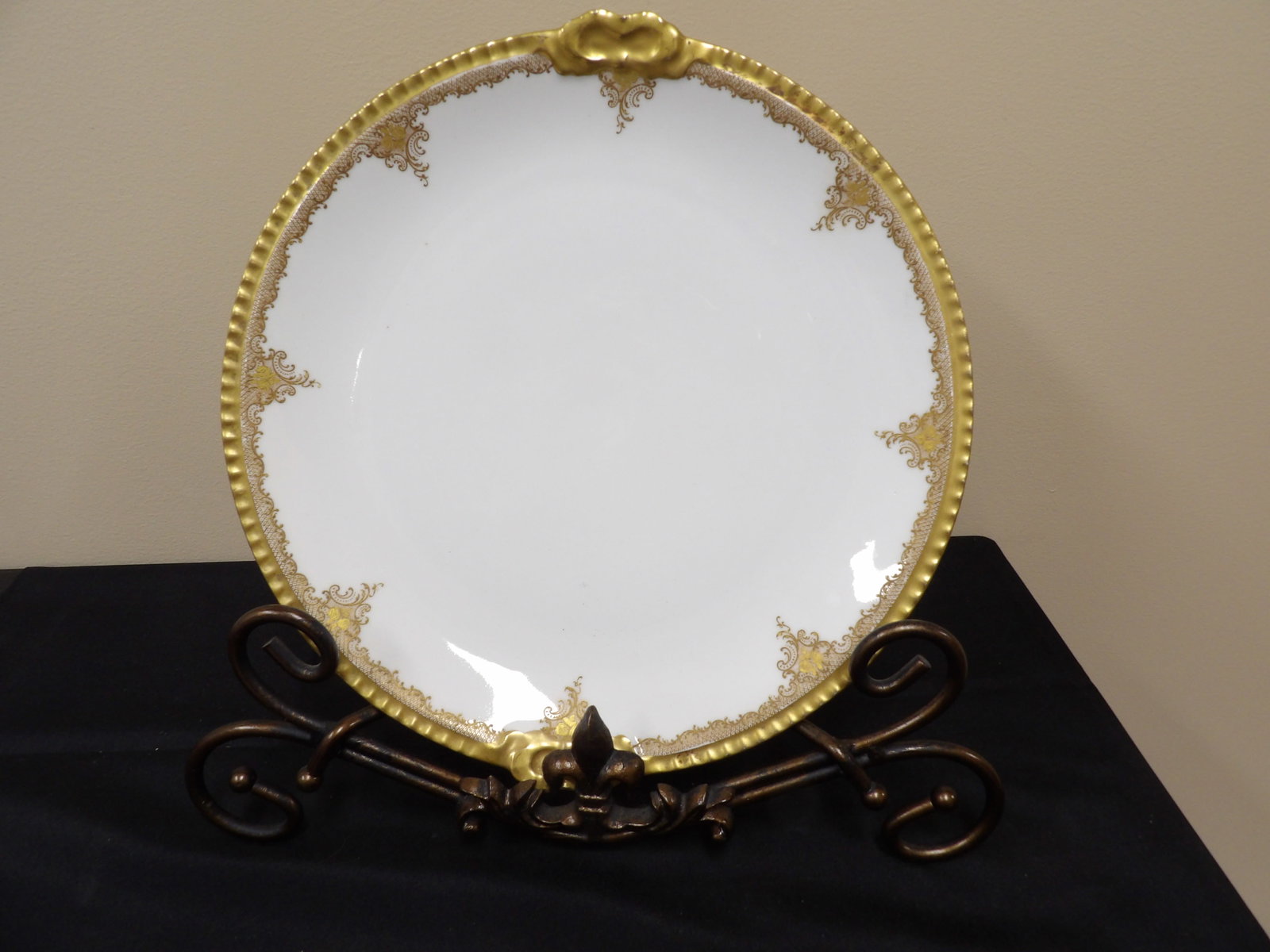 Limoges porcelain charger plate with ornate gold rim detailing late19th century (1 of 8)
