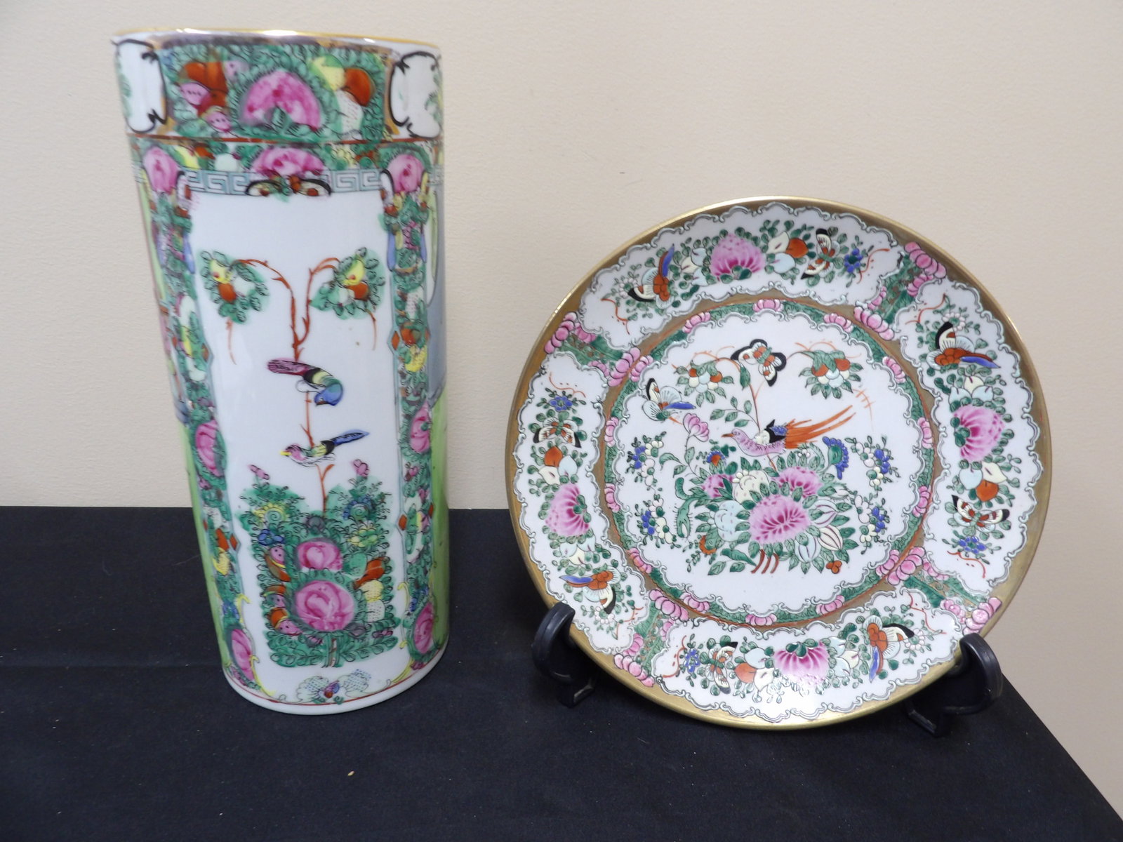 lot of 2 Chinese famille rose porcelain plate and hat stand vase: Plate is 10 inches diameter. Hat stand is over 12 inches height. Wood display stand is not included.