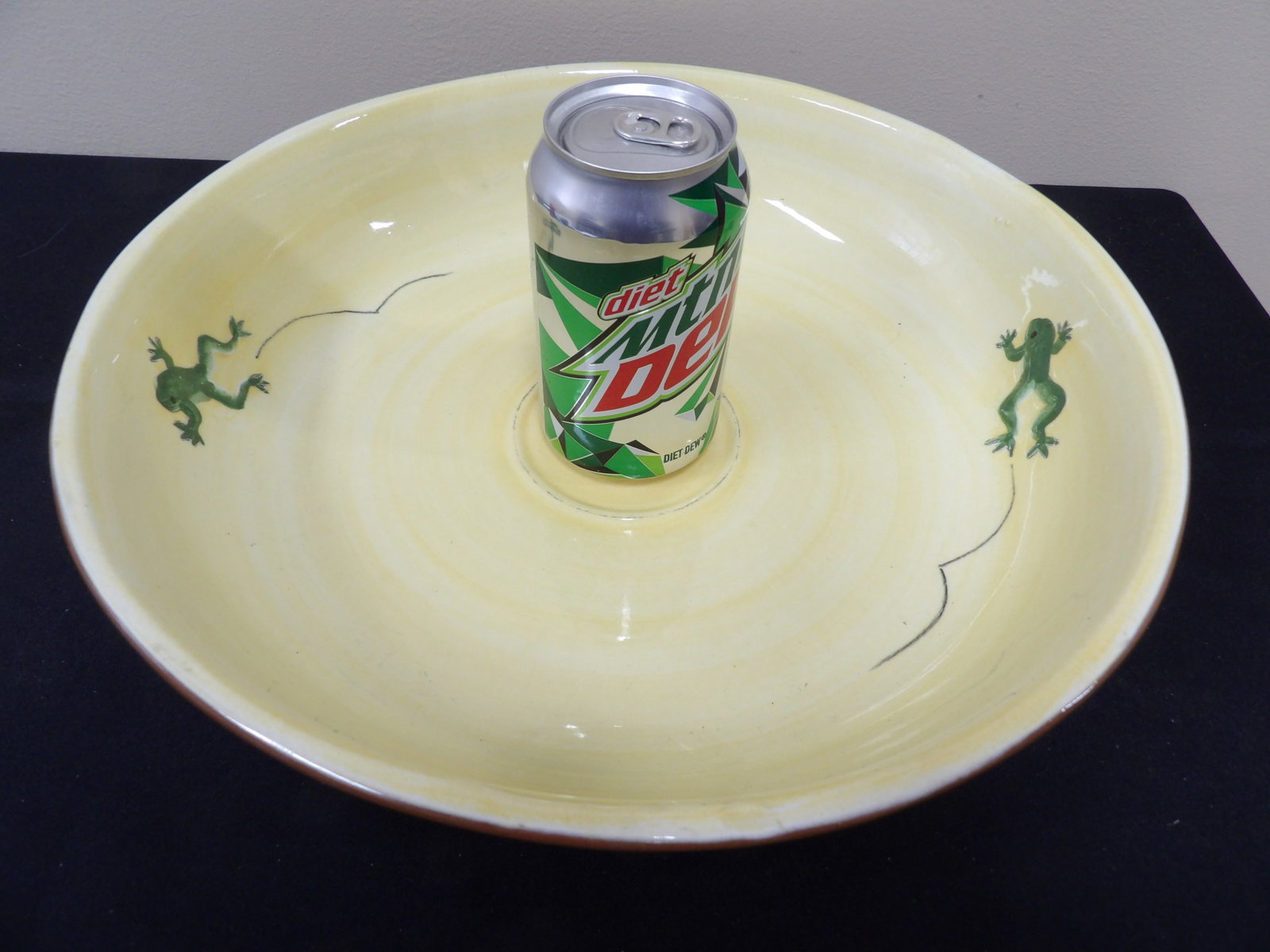 Pottery Barn frog pattern serving bowl made in China - 3