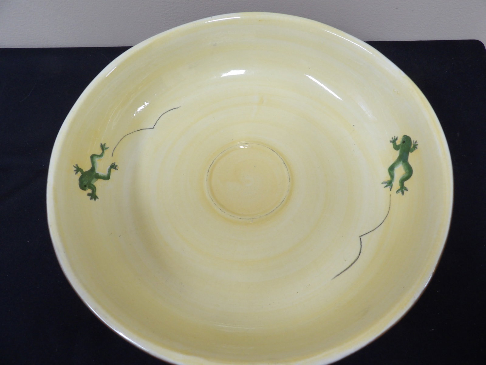 Pottery Barn frog pattern serving bowl made in China - 5