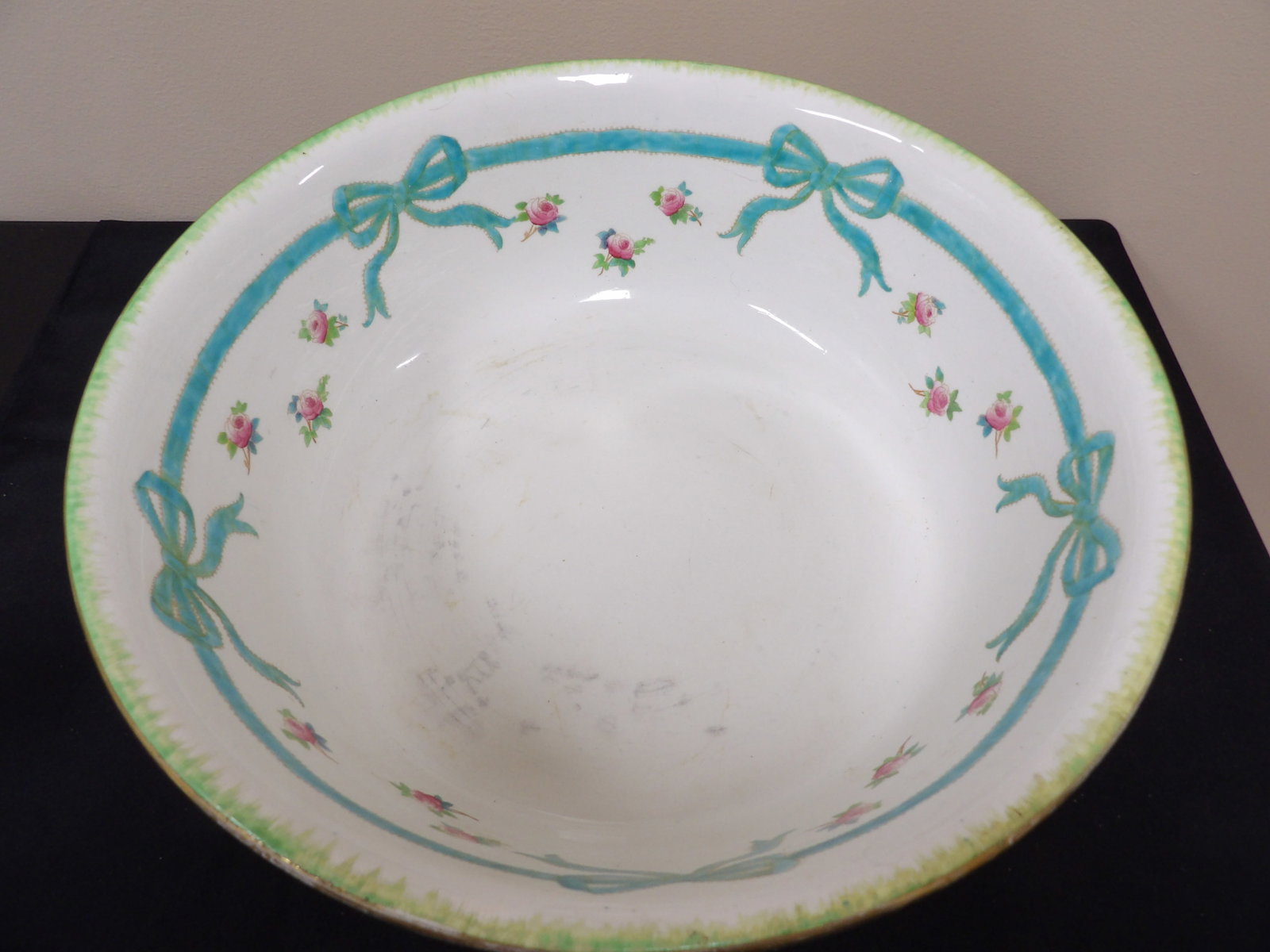 Royal Doulton antique England ceramic wash basin with hand painted roses and blue ribbons circa 1903: 16 inches opening.