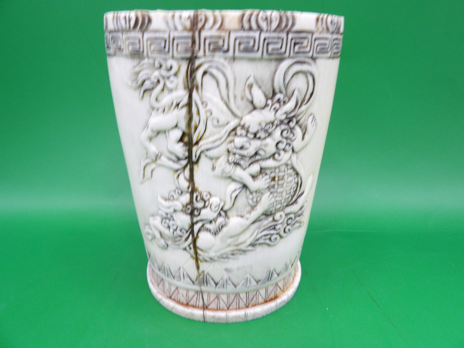 Antique Chinese fine carved Quilin brush holder with Ming dynasty mark - No Export: 4.7 inches height. No export. Signed Ming dynasty.