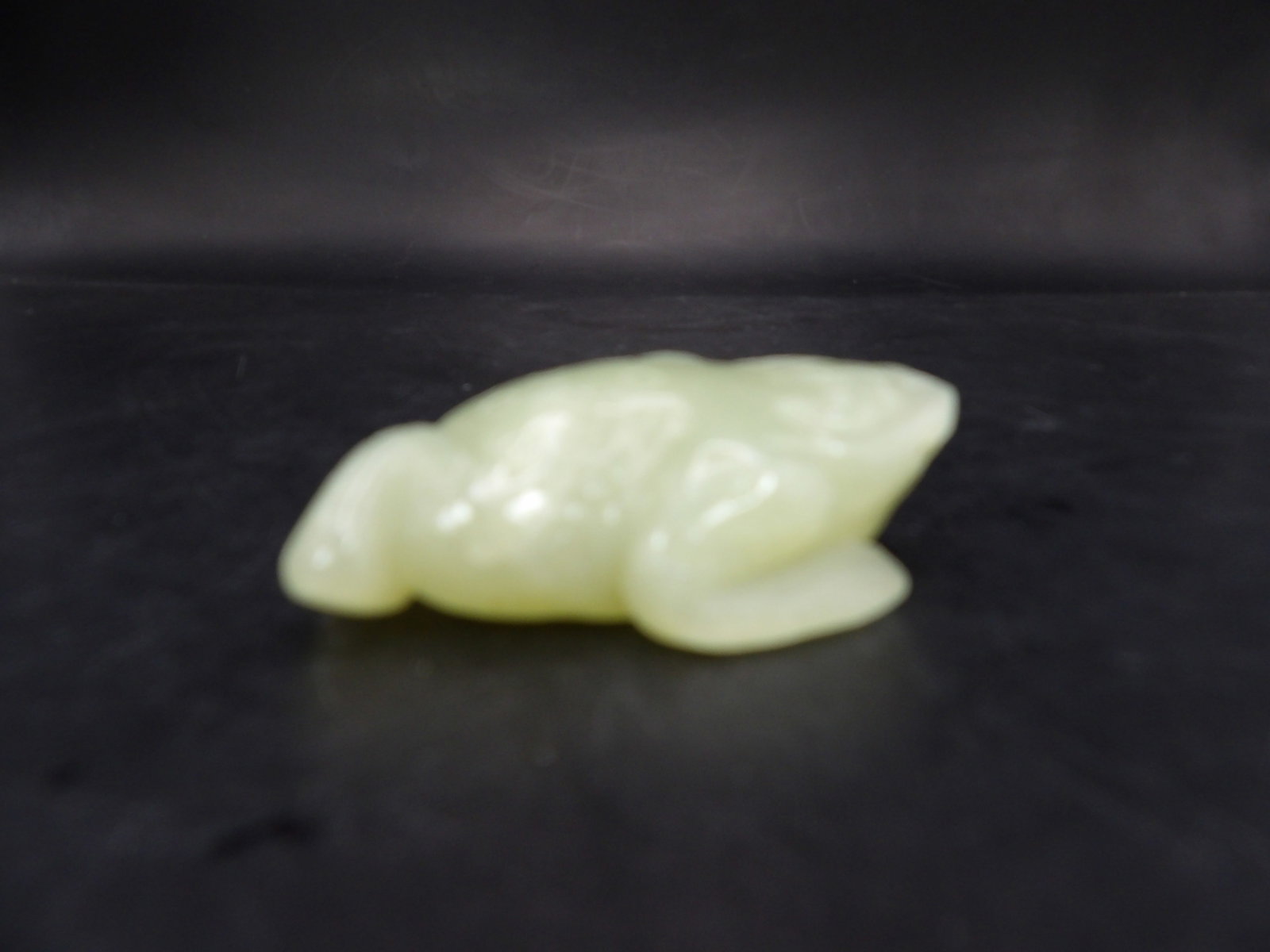 Chinese jade toad carved statue (1 of 4)