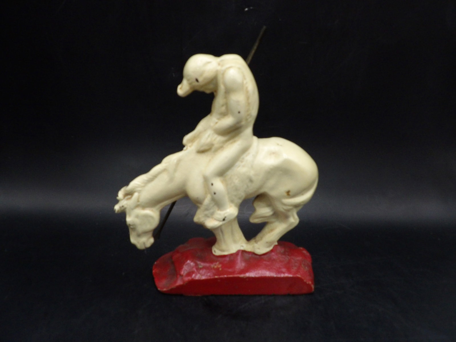 Cast iron "The end of the trail" scene sculpture: 6 inches height.