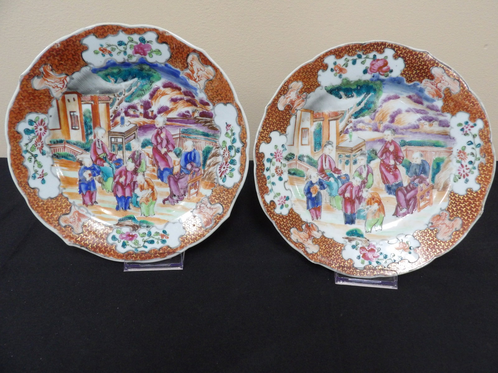 Lot of 2 antique Qing dynasty Chinese export porcelain plates vibrant colors: Approx. 9 inches diameter. No reserve.