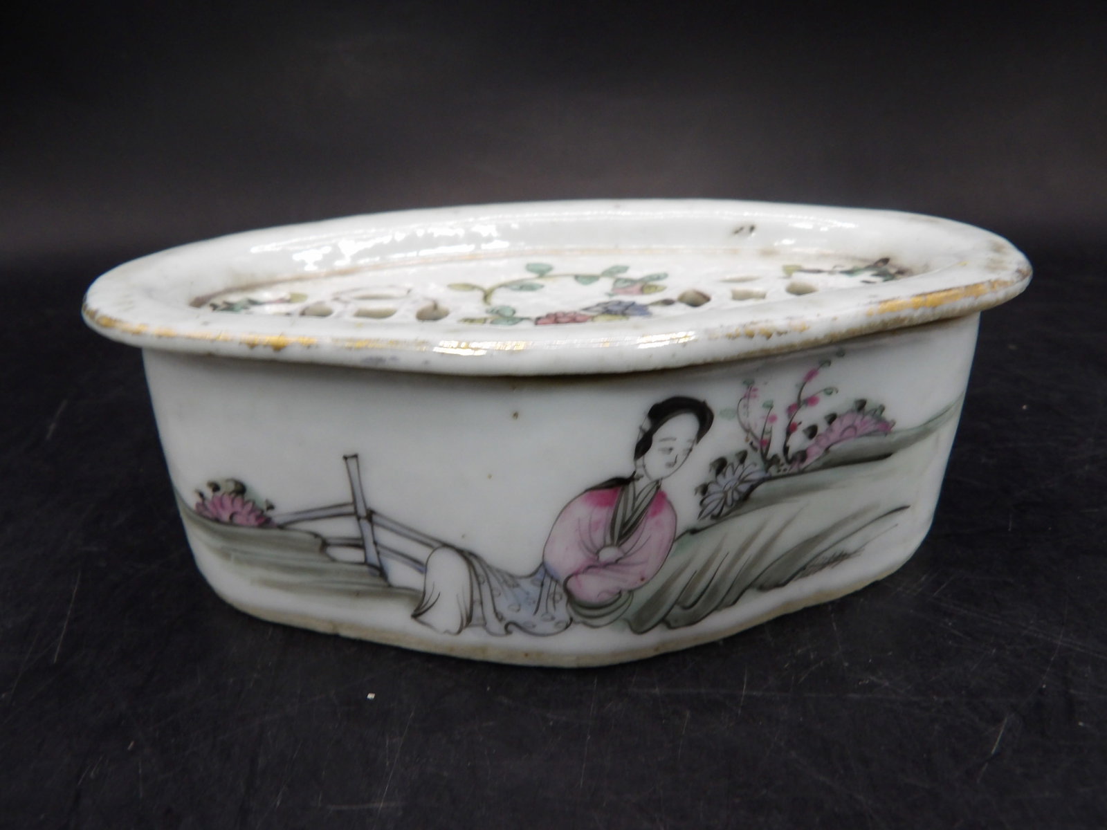 antique Chinese hand painted with beauty porcelain cricket box (1 of 6)