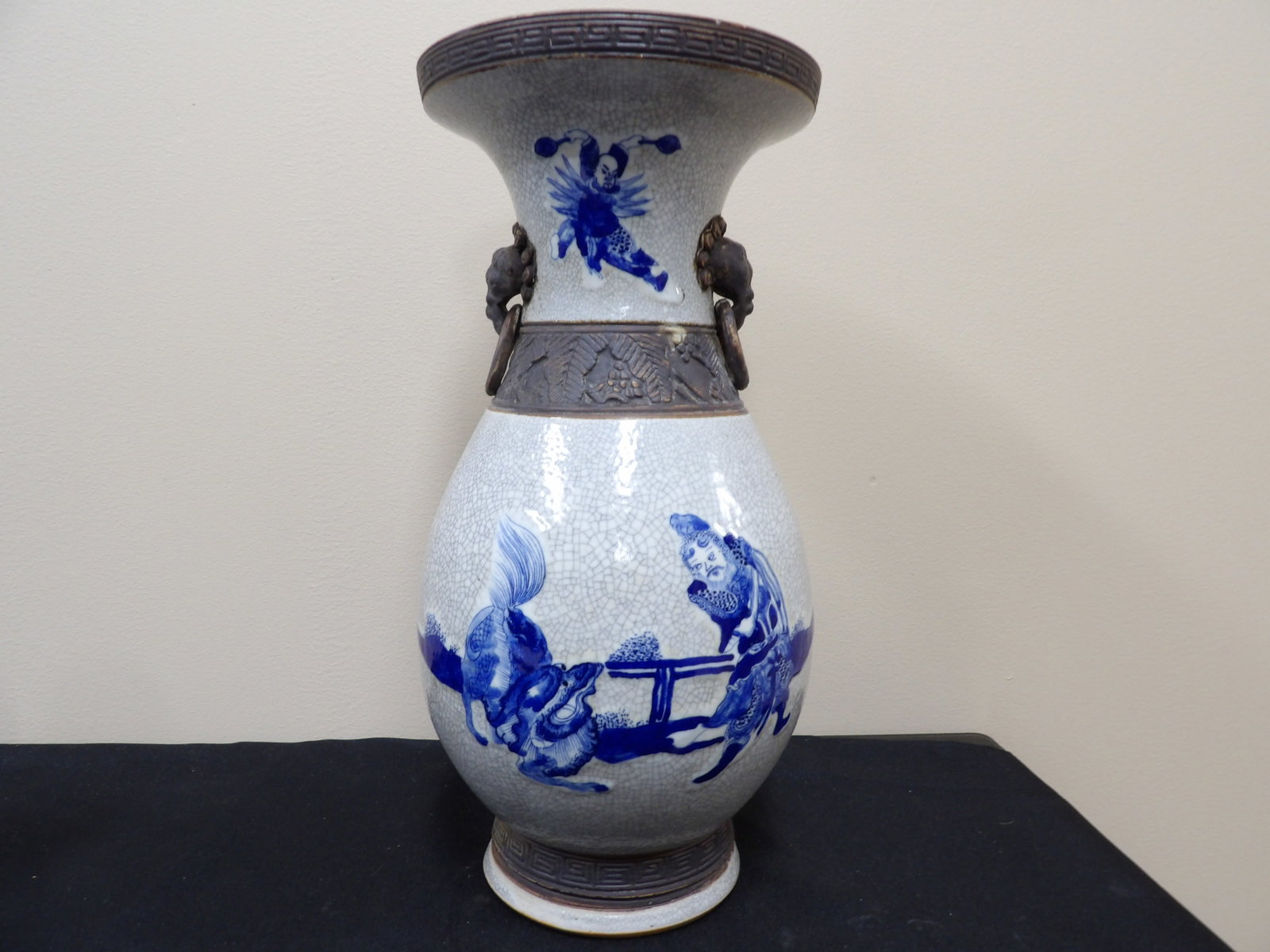 antique Chinese crackled porcelain vase with hand painted warriors foo dog and Cheng Hua mark (1 of 8)