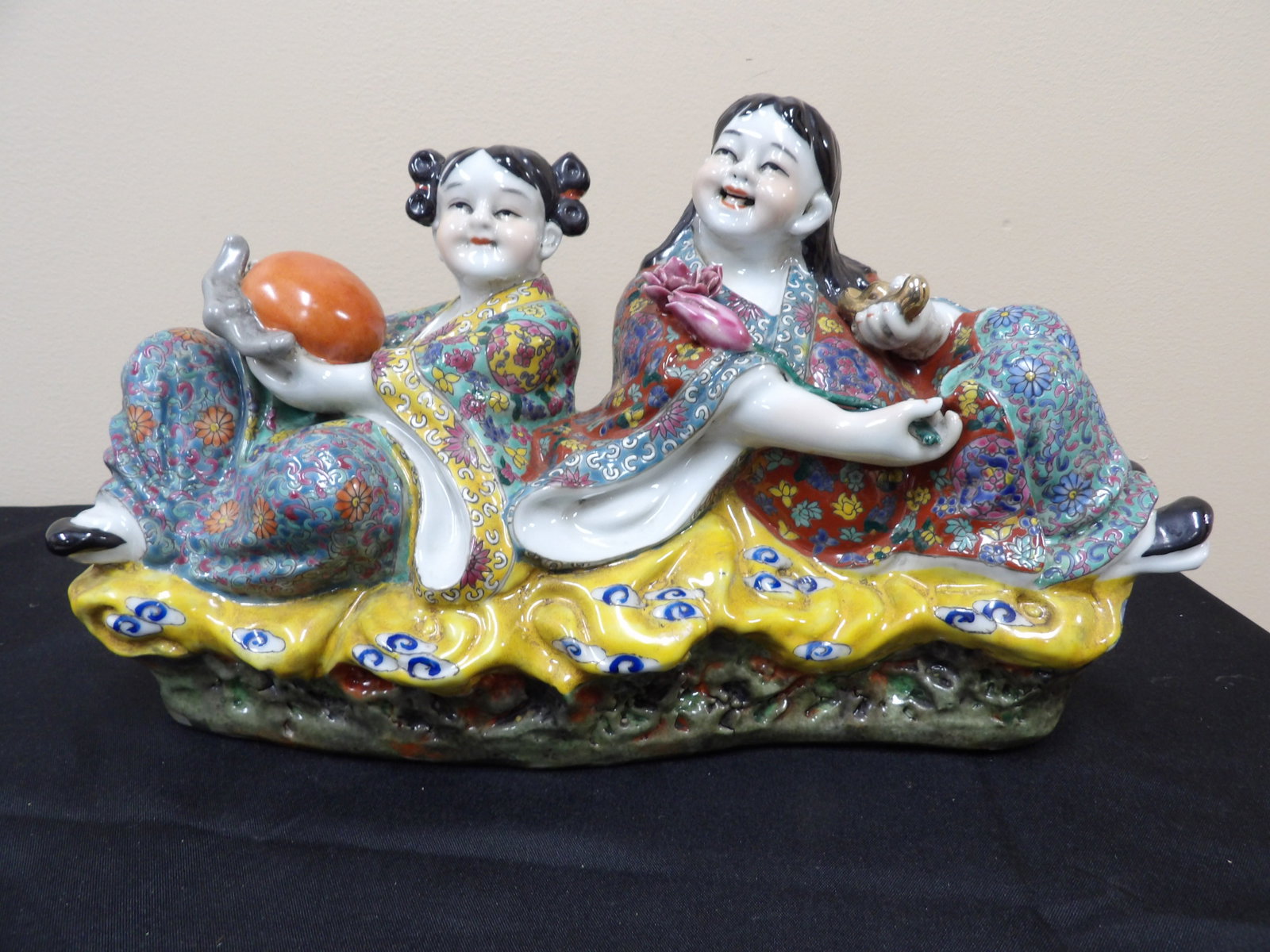 antique Chinese large porcelain sculpture with famous Fu Jian Hui Guan seal mark: 14.5 inches length.