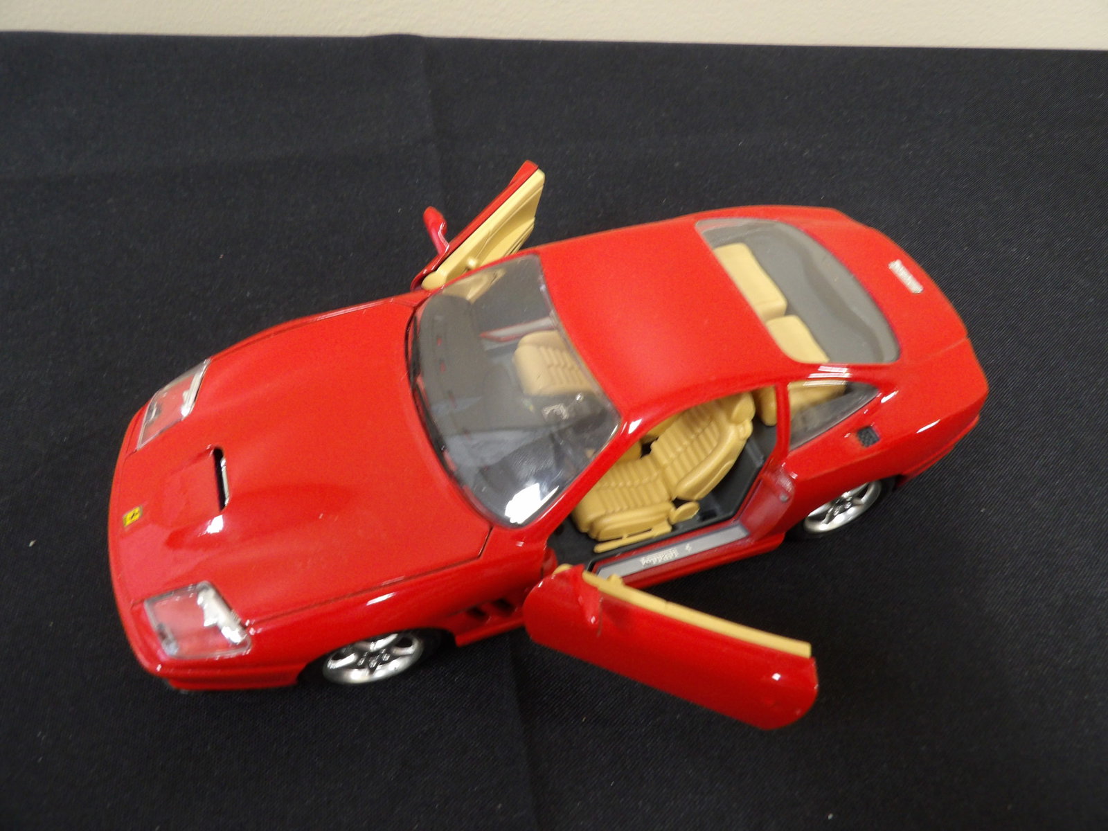 Bburago 1:24 made in Italy Ferrari 550 Maranello (1996): 7 inches length.