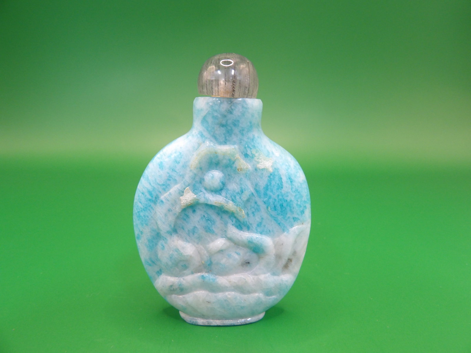 Chinese fine carved stone snuff bottle with hair crystal stopper: 2.2 inches height.