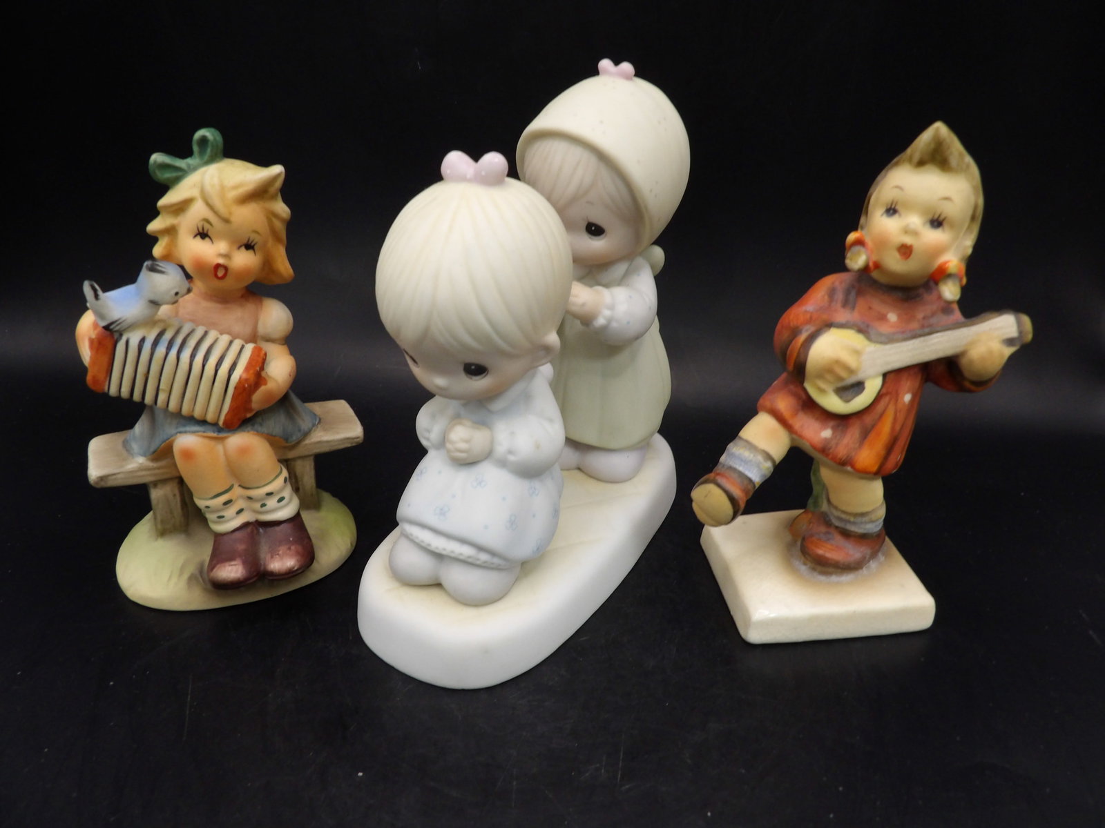 Lot of 3 vintage porcelain figurines: The tallest one is 5.3 inches height.