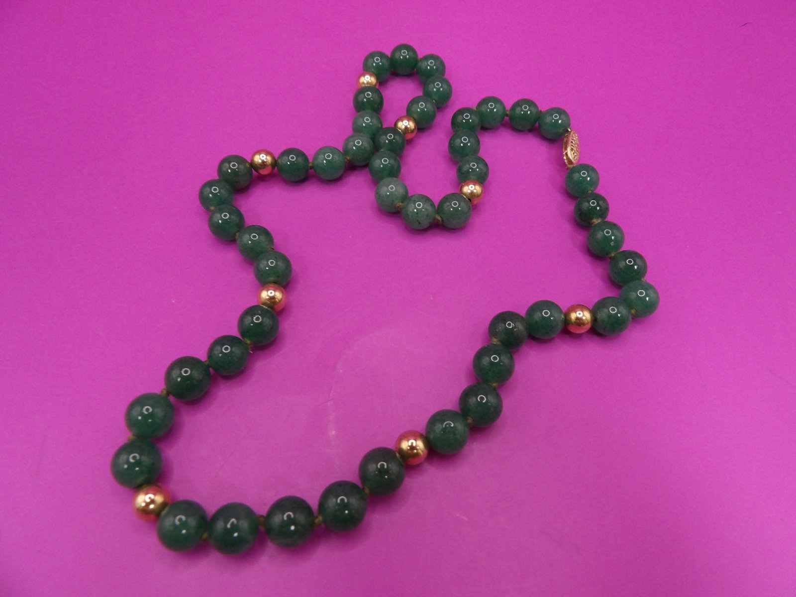 14k gold clasp and beads Chinese jadeite jade beaded necklace: Marked 14k on clasp. 8mm jadeite jade beads. 18 inches long. 34 grams. We will inhouse ship items to you very affordable and efficient. Select self-arrange shipping.