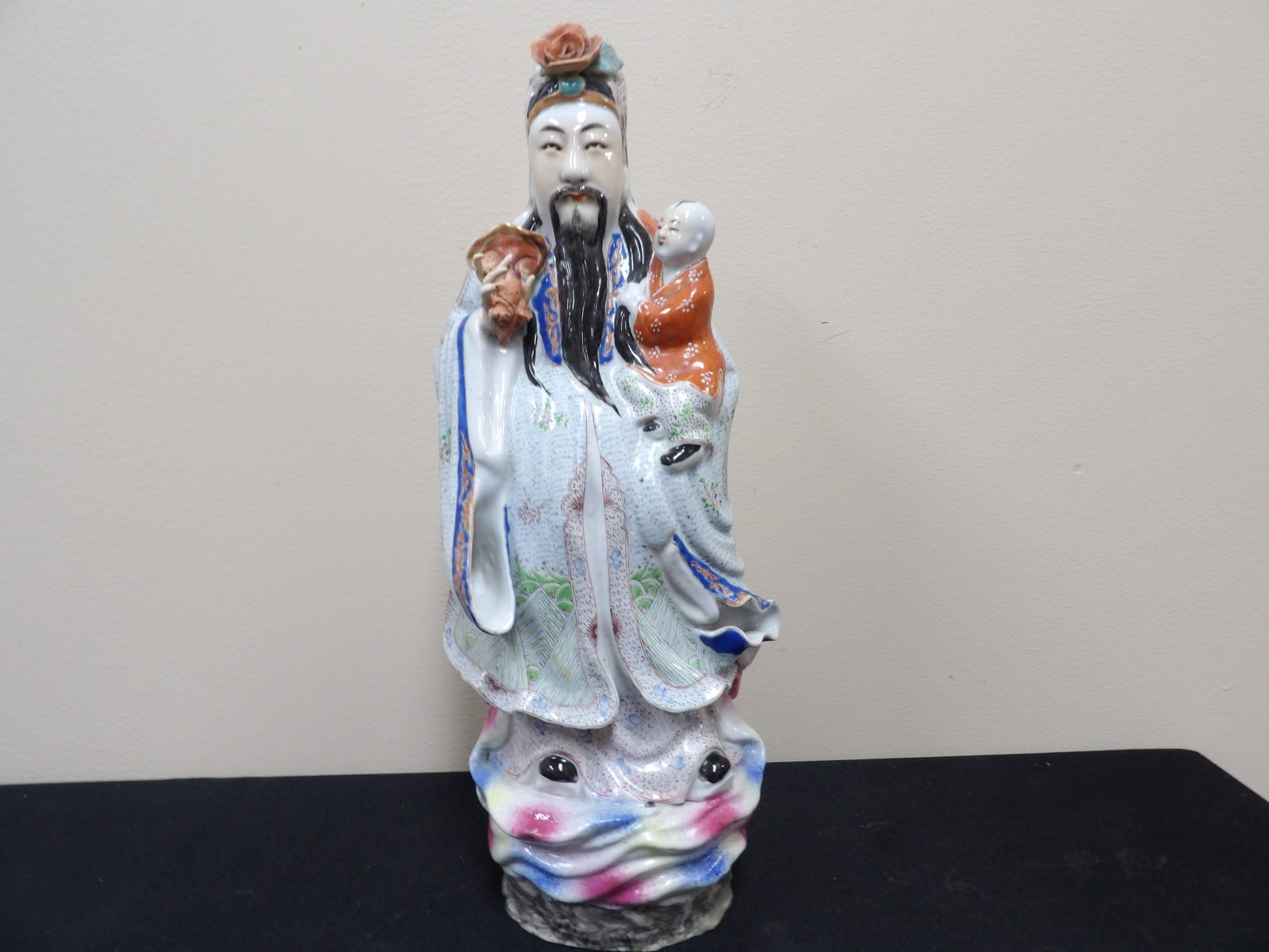 antique Chinese fine quality Fu-Xing God of fortune and happiness holding a boy large figurine: 14.3 inches height. Very good quality. We will inhouse ship items to you very affordable and efficient. Select self-arrange shipping.