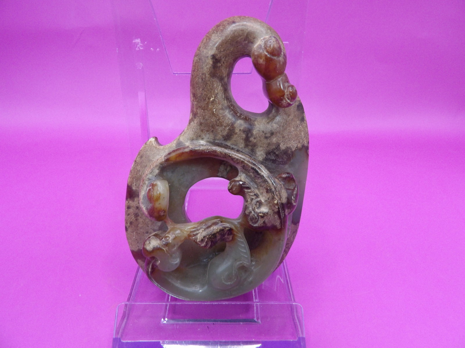 Chinese jade double Chilong carving: 3.8 inches height. 119 grams. We will inhouse ship items to you very affordable and efficient. Select self-arrange shipping.