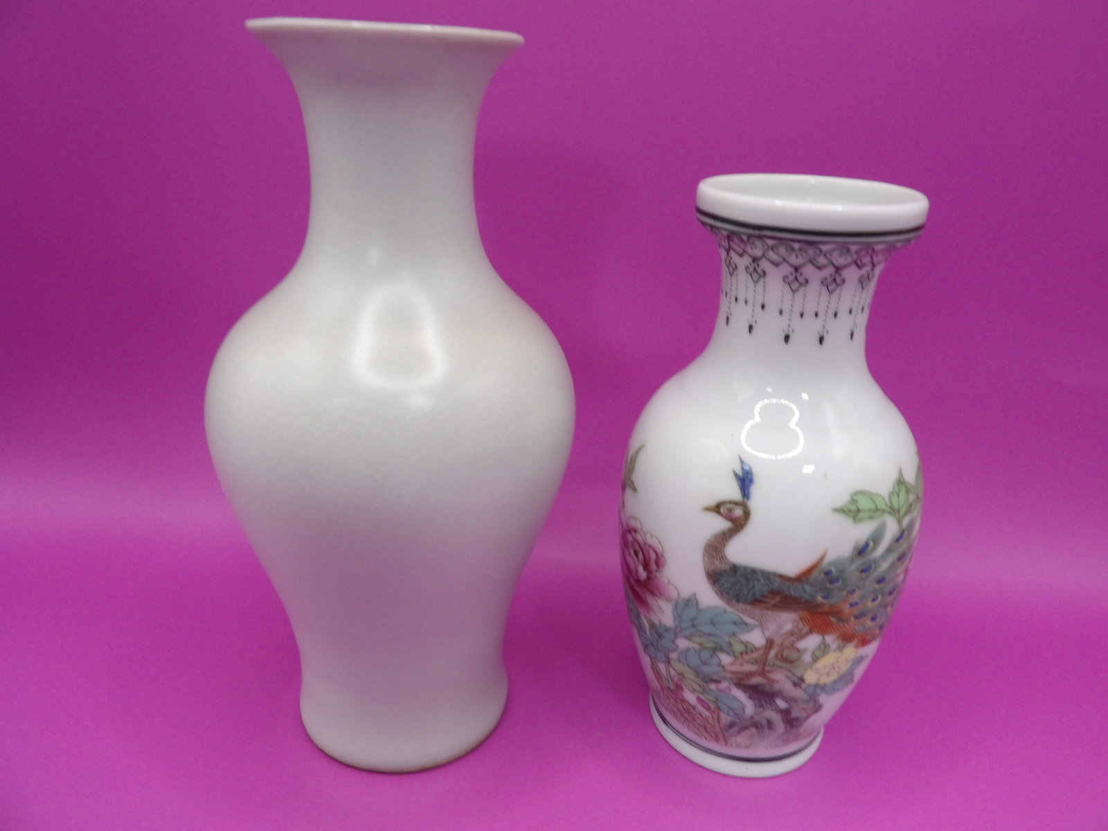 Lot of 2 Chinese porcelain vases signed: Taller one is 6.7 inches height. We will inhouse ship items to you very affordable and efficient. Select self-arrange shipping.