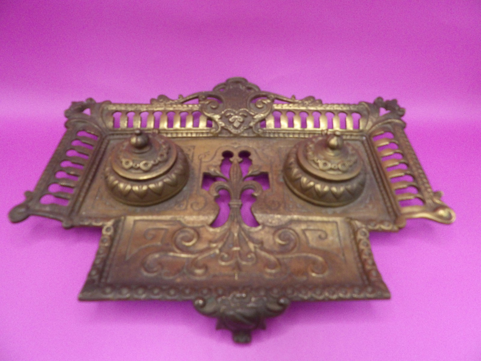 Antique gold gilt double inkwell: 10.2 inches length. We will inhouse ship items to you very affordable and efficient. Select self-arrange shipping.