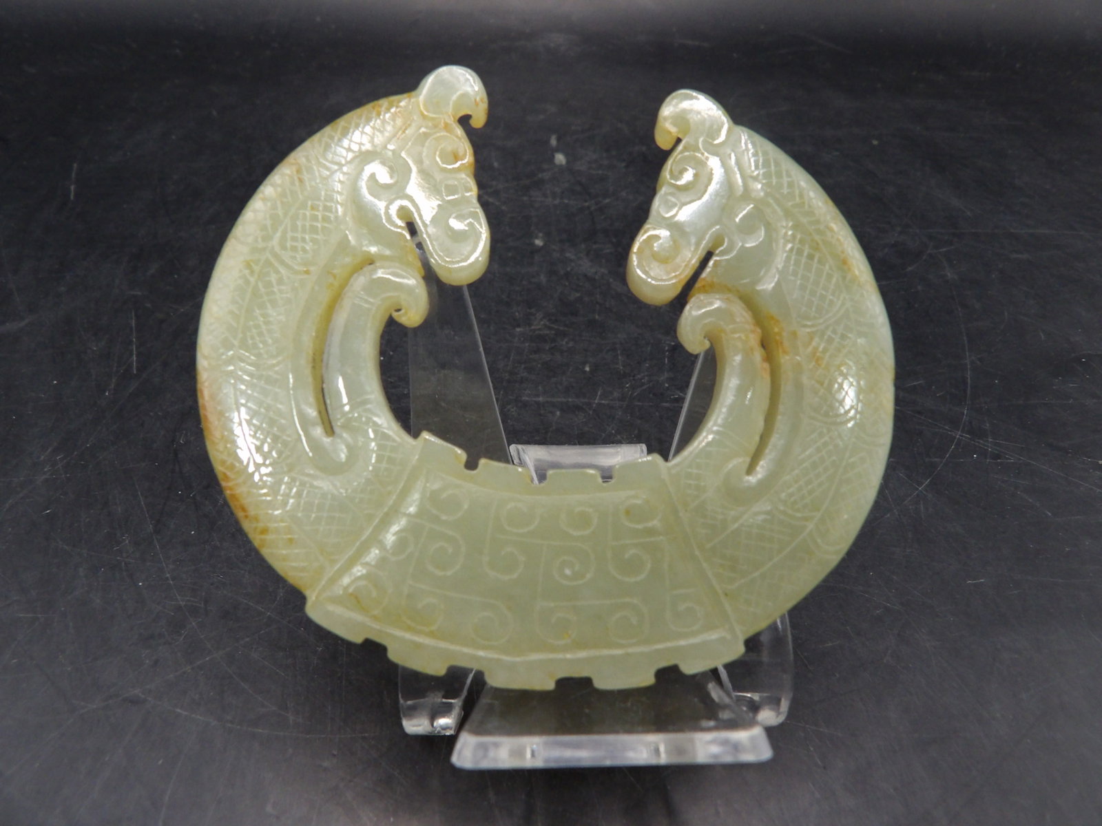 Chinese jade carving of 2 facing dragons plaque: 2.9 inches length. 41 grams. We will inhouse ship items to you very affordable and efficient. Select self-arrange shipping.