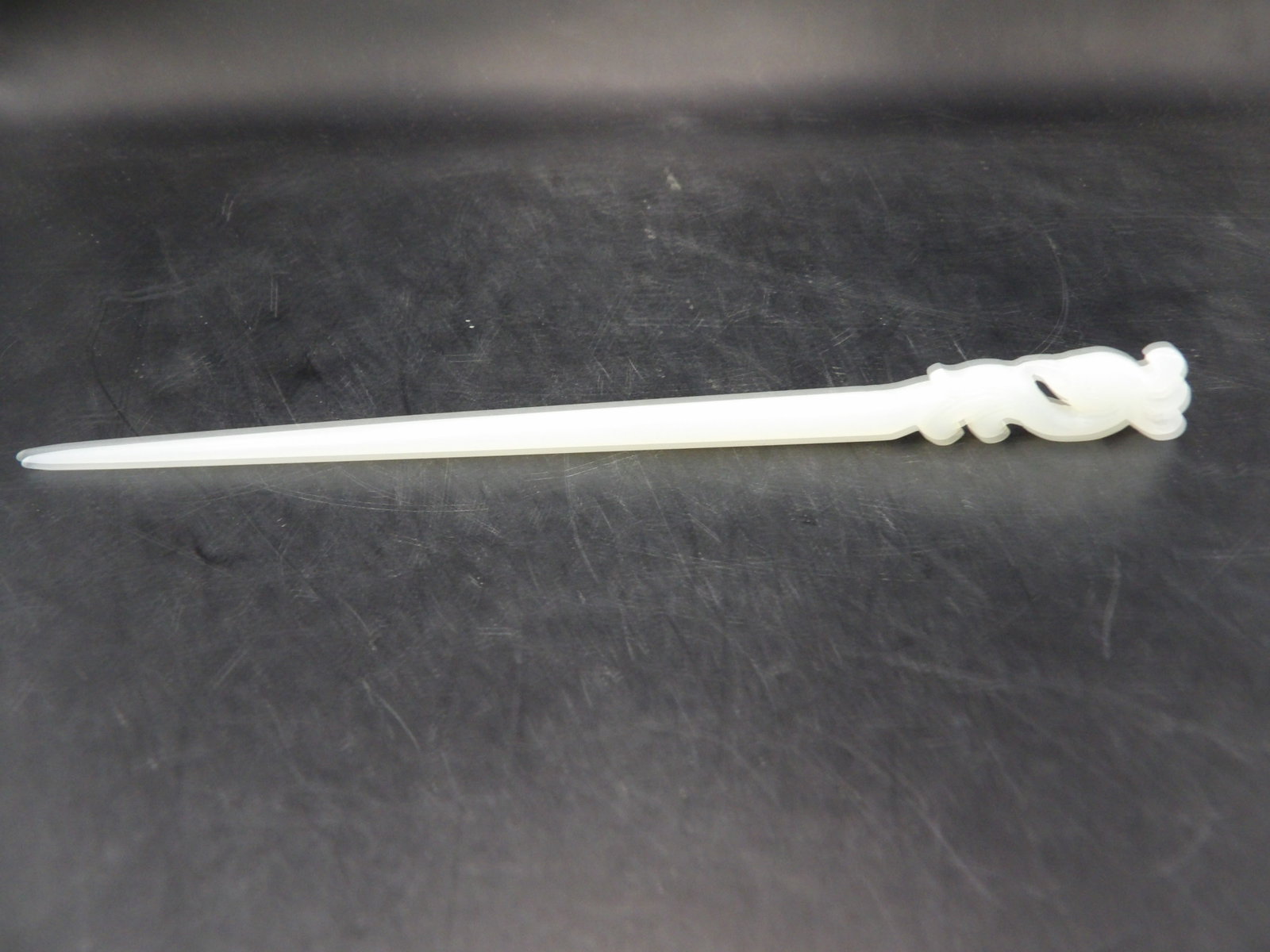Chinese jade carved phoenix motif hair pin: 6.5 inches length. 11 grams. We will inhouse ship items to you very affordable and efficient. Select self-arrange shipping.