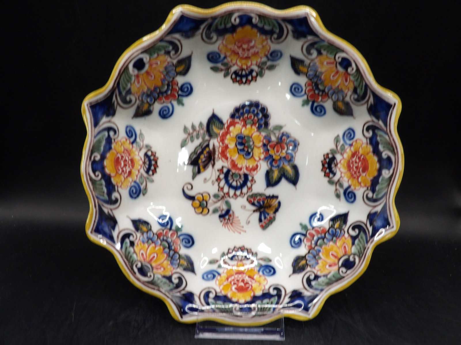 hand painted Makkum flora porcelain fruit bowl with scalloped edges and hanging strap (1 of 6)