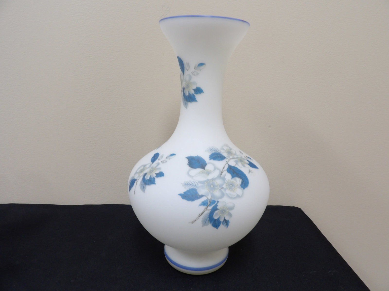 vintage Italian hand painted floral glass vase: 12.5 inches height. We will inhouse ship items to you very affordable and efficient. Select self-arrange shipping.