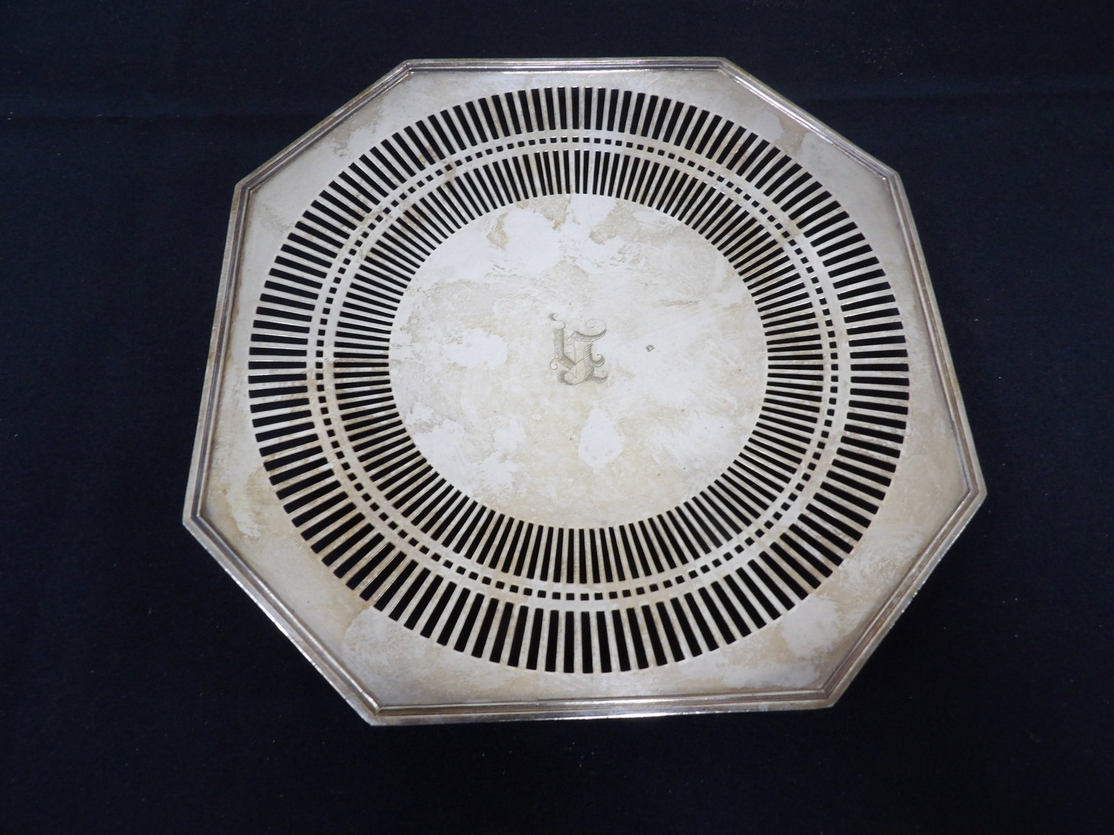 antique octagonal silver-plated pierced decorative tray with monogram late 19th century (1 of 4)