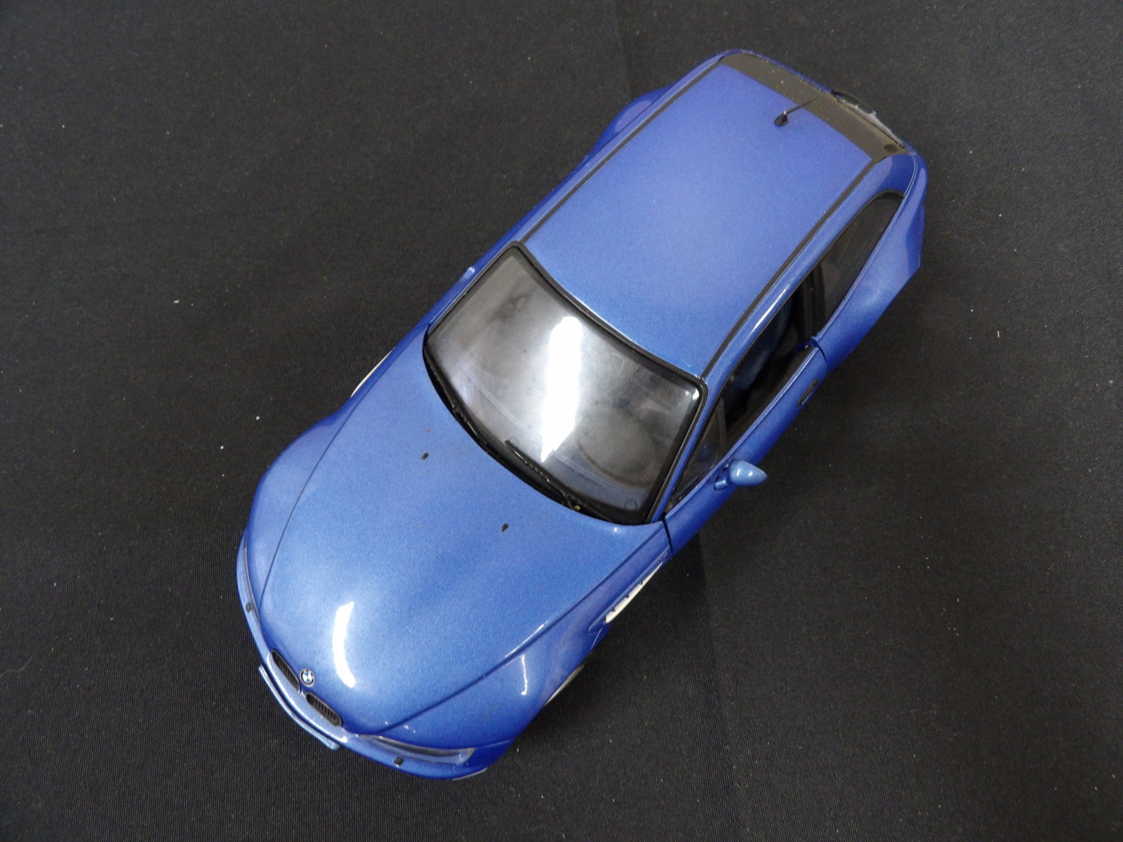 UT Models BMW M Coupe 1:18 scale car - 6