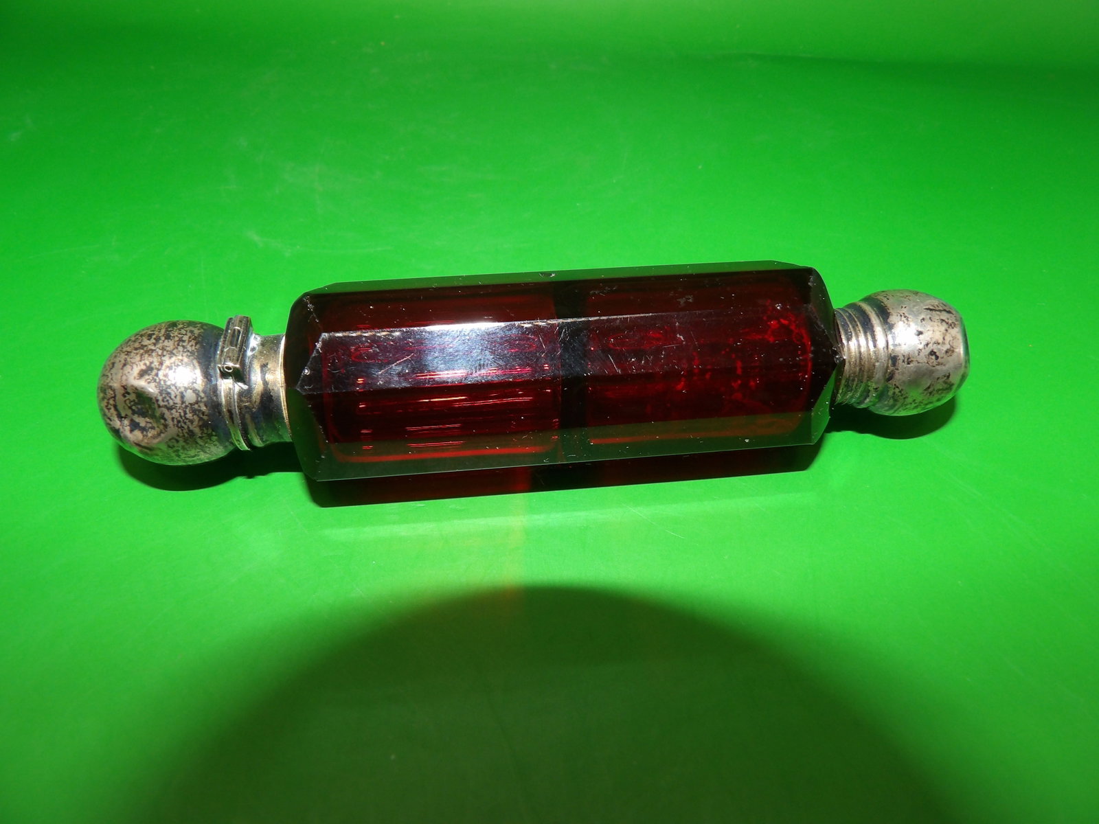 Antique Victorian ruby red double sided glass long perfume bottle: 4 inches length. One tiny surface chip. Dents on metal area. We will inhouse ship items to you very affordable and efficient. Select self-arrange shipping.