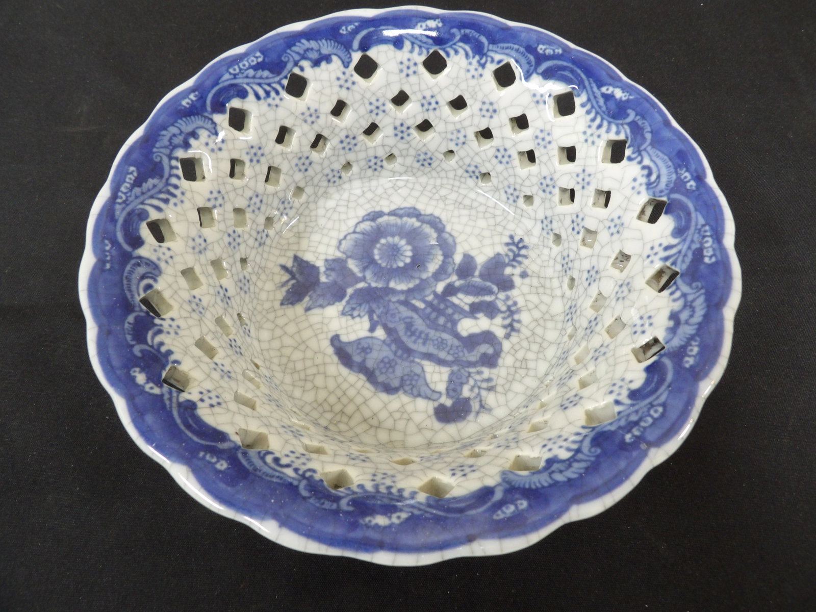 vintage Chinese blue and white reticulated fruit bowl with crackle glaze: 8 inches opening. We will inhouse ship items to you very affordable and efficient. Select self-arrange shipping.