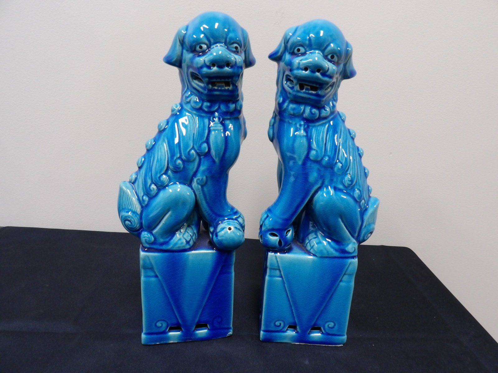 13 inches height pair of Chinese turquoise glazed porcelain foo dog statues (1 of 6)