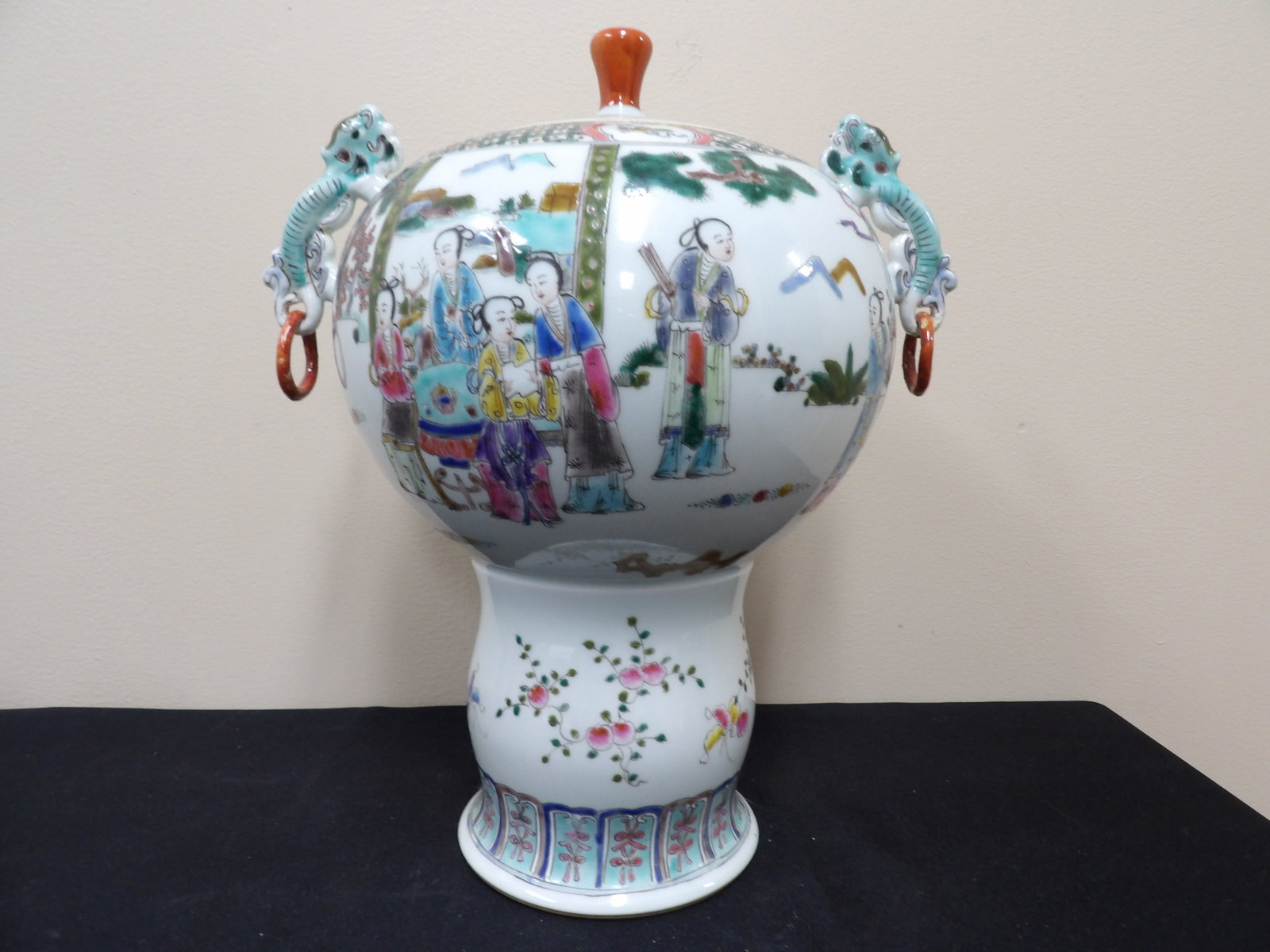 rare Chinese Qing dynasty Qianlong mark famille rose porcelain lidded jar with dragon handles: 13 inches height. Signed Qing dynasty Qianlong 6-character marking on the bottom. We will inhouse ship items to you very affordable and efficient. Select self-arrange shipping.