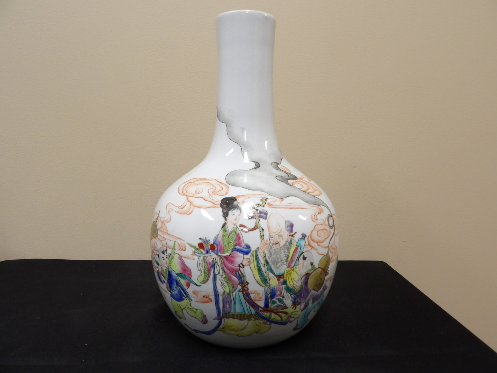 Chinese famille rose porcelain vase with figural decoration: 13.5 inches height. We will inhouse ship items to you very affordable and efficient. Select self-arrange shipping.