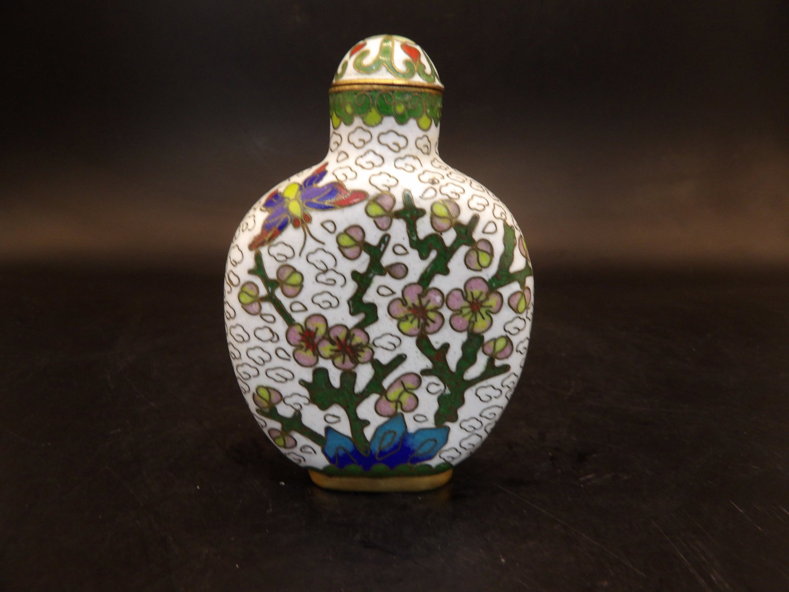 Chinese cloisonne snuff bottle: 2.8 inches height. We will inhouse ship items to you very affordable and efficient. Select self-arrange shipping.