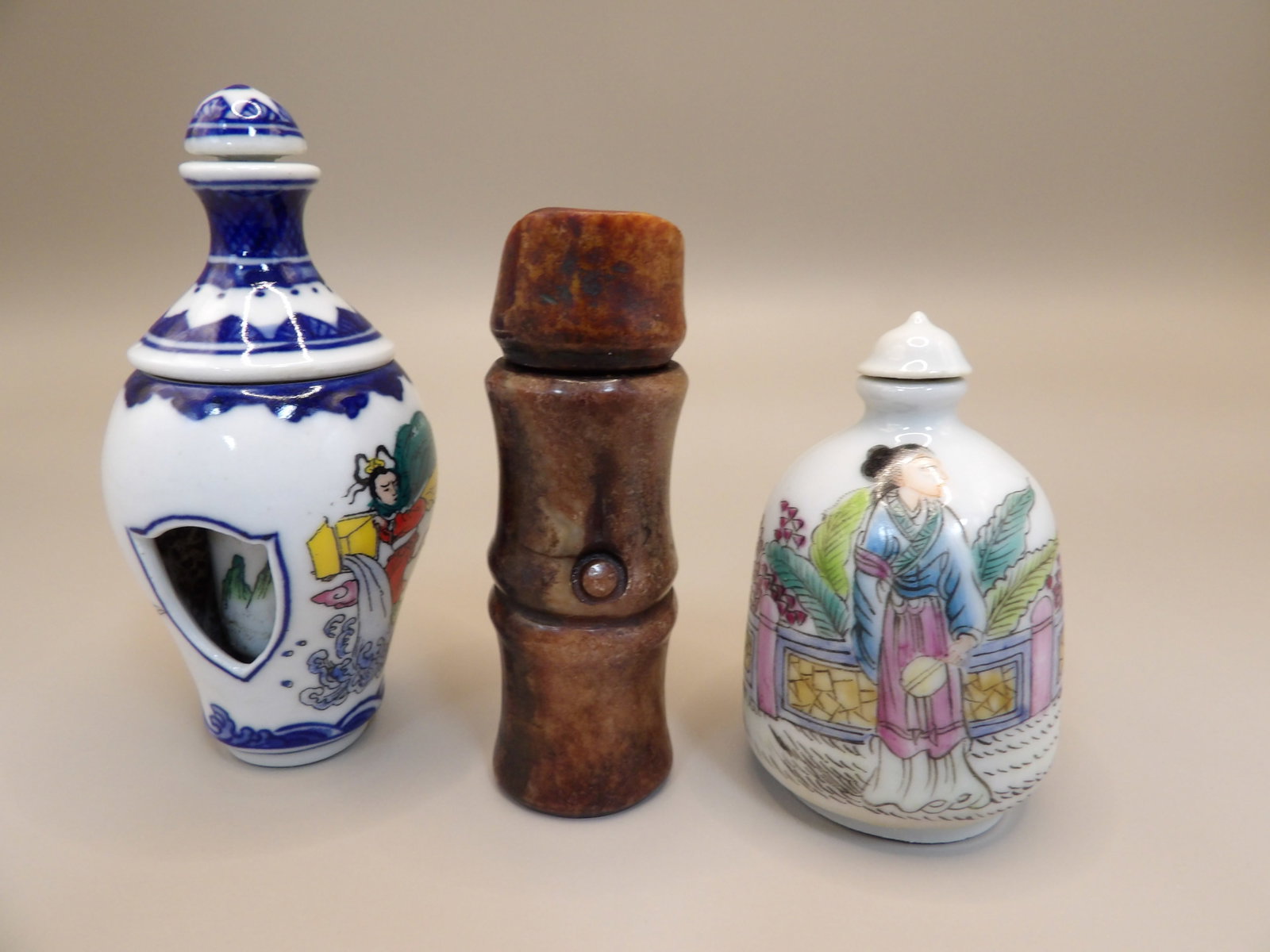 lot of 3 Chinese rotating porcelain and stone snuff bottles (1 of 10)