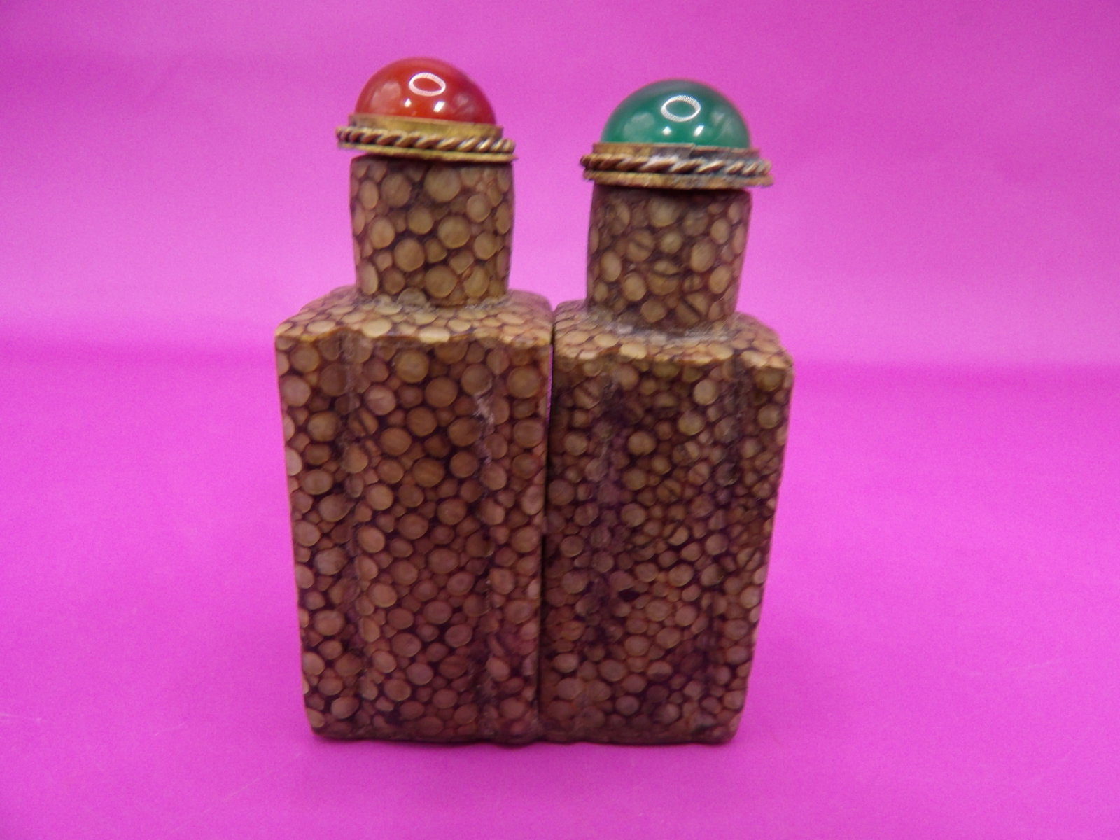 very rare conjoined Chinese antique Shagreen snuff bottle: 2.1 inches height. We will inhouse ship items to you very affordable and efficient. Select self-arrange shipping.