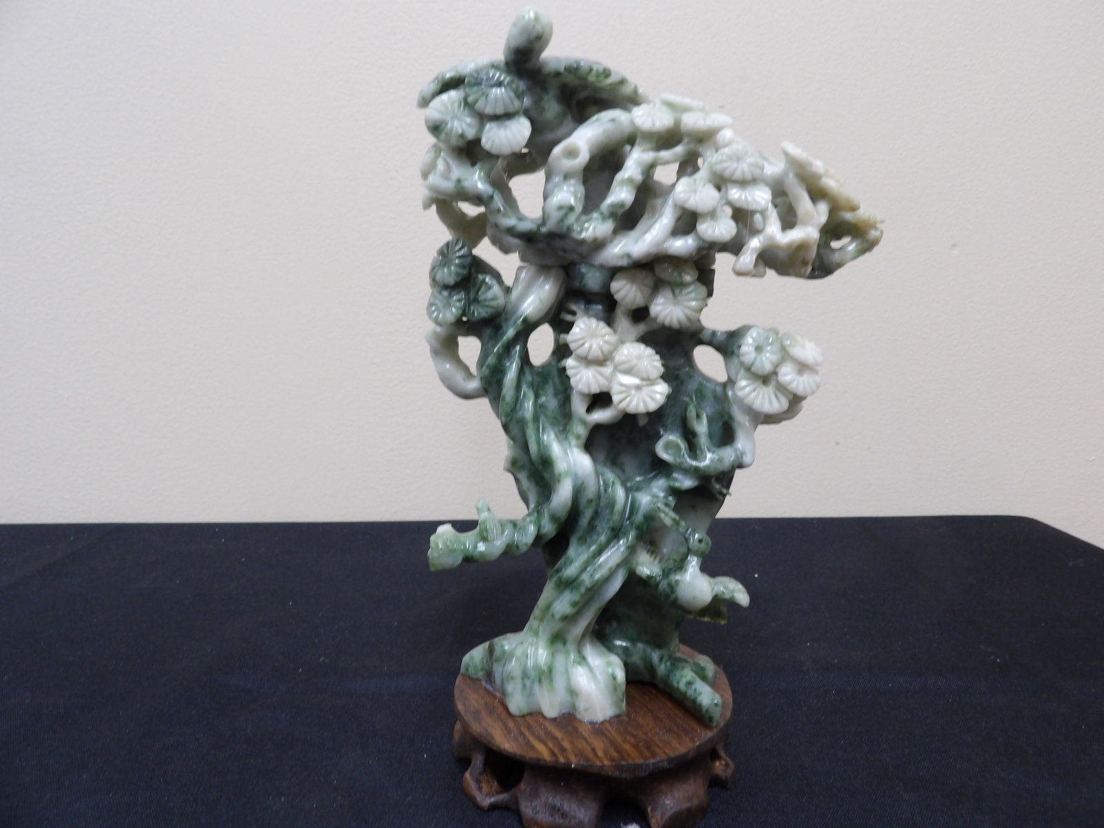 Chinese carved jaded lidded vase with bird and floral blossom adhered to wood base: 8.3 inches height including wood base. Total weight is 1083 grams. We will inhouse ship items to you very affordable and efficient. Select self-arrange shipping.