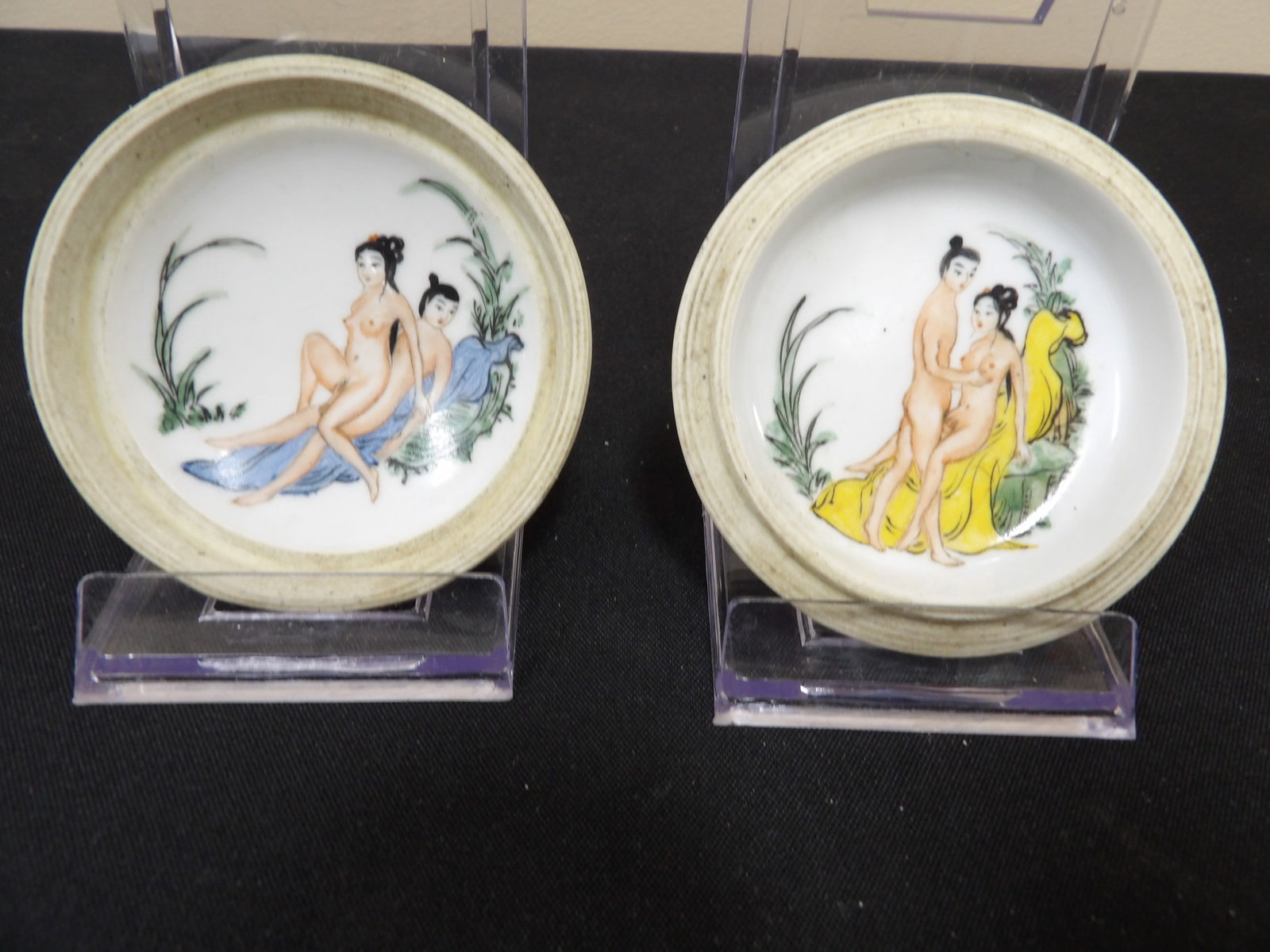 Chinese dragon lidded porcelain box with erotica scenes and Qing dynasty Qianlong mark: 3.2 inches length. We will inhouse ship items to you very affordable and efficient. Select self-arrange shipping.