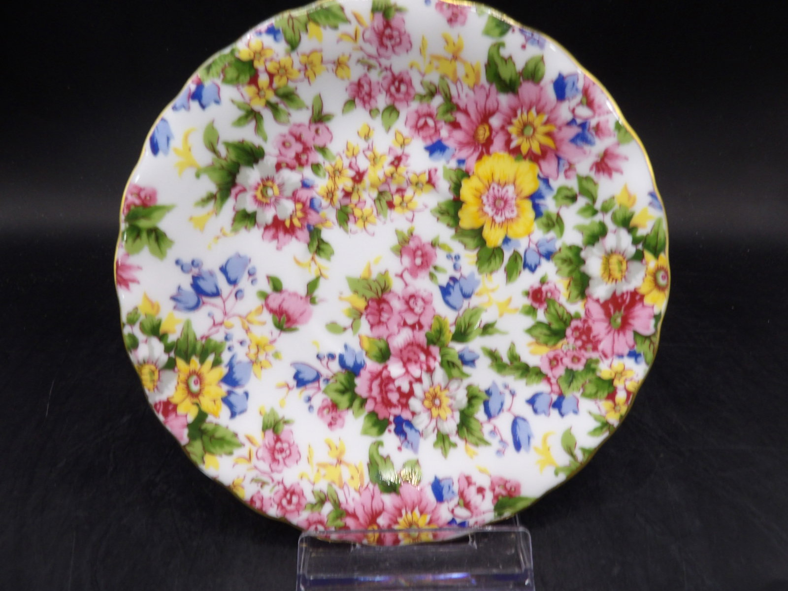 Two's Company porcelain plate with floral motif and gold rim: 5.4 inches diameter. We will inhouse ship items to you very affordable and efficient. Select self-arrange shipping.