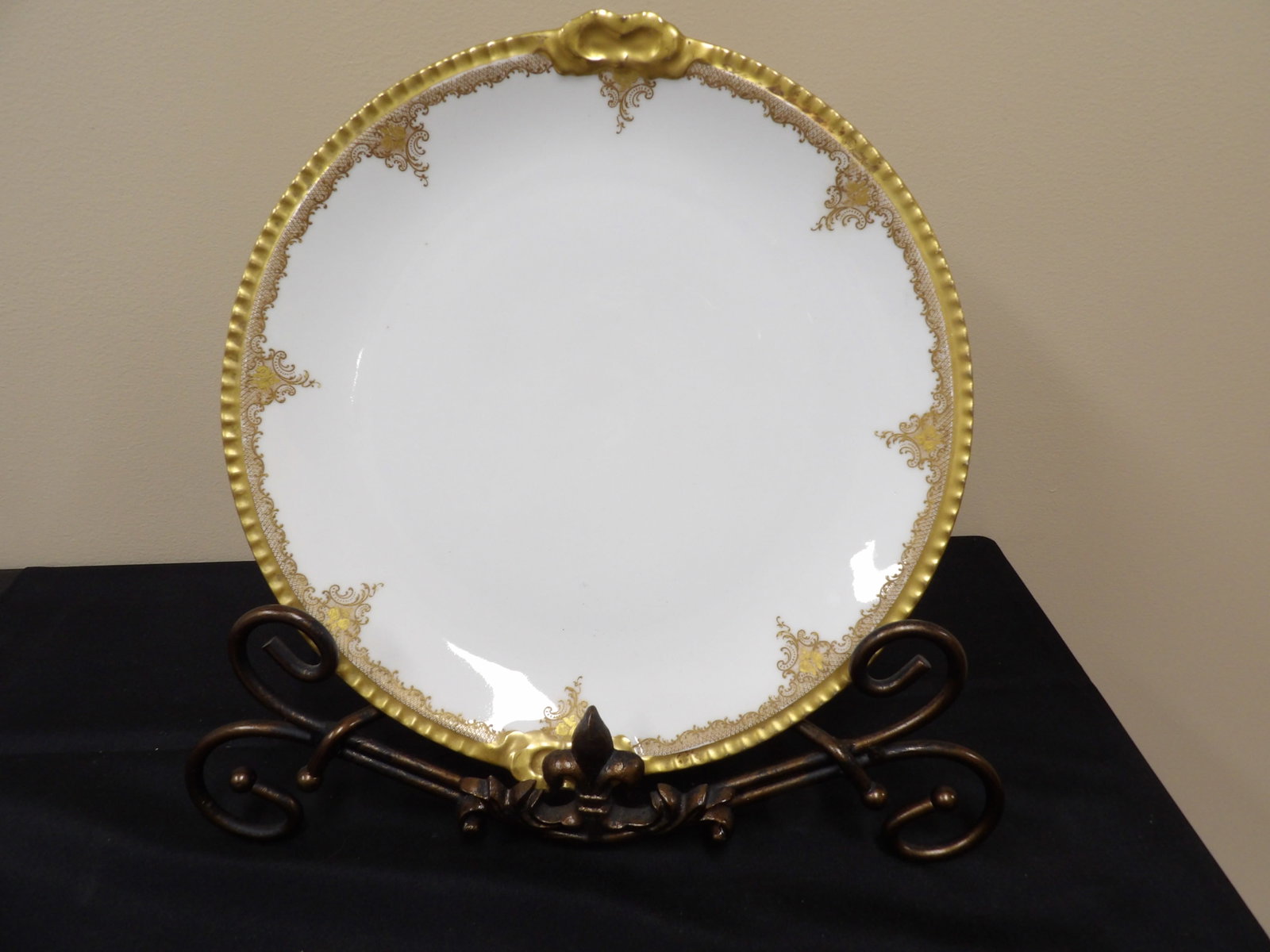 Limoges porcelain charger plate with ornate gold rim detailing late19th century: 13.3 inches length. Metal display base is not included. We will inhouse ship items to you very affordable and efficient. Select self-arrange shipping.