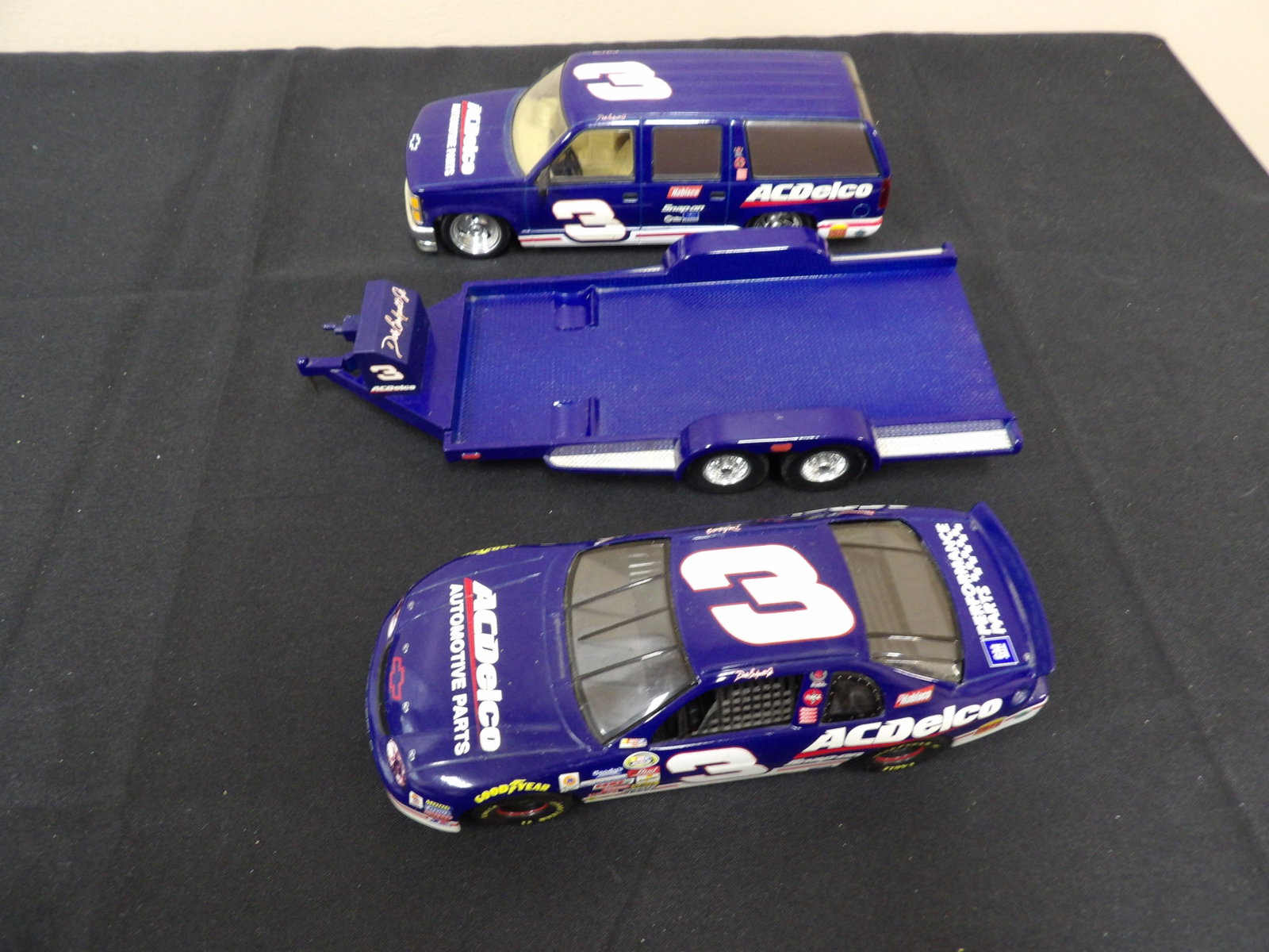 lot of 3 1994 Slammed Suburban Trackside Collection Dale Earnhardt Jr Acdeleco collectors guild: 3 items lot. The trailer is 10 inches length. We will inhouse ship items to you very affordable and efficient. Select self-arrange shipping.