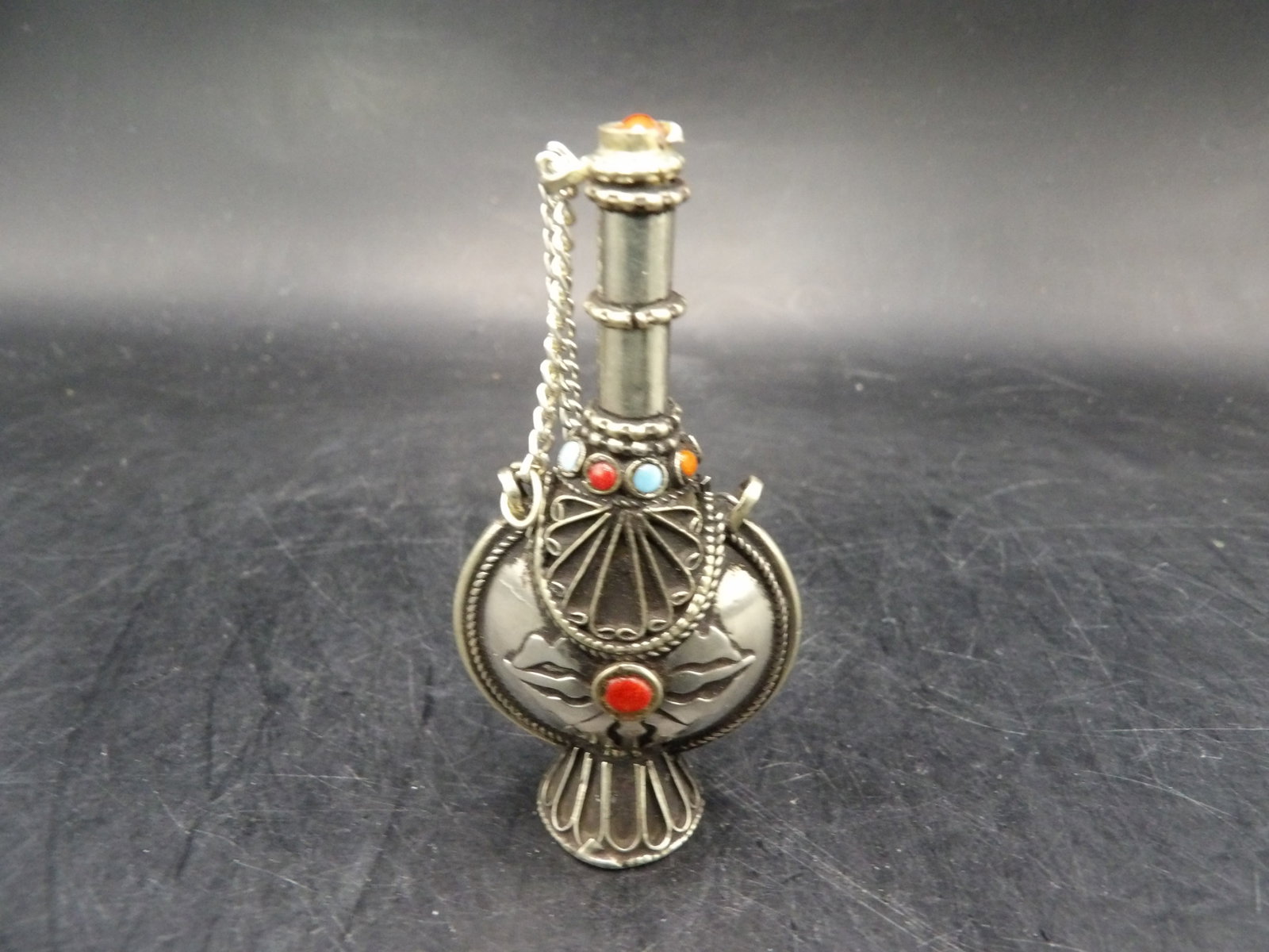 Tibetan style snuff bottle or perfume bottle: 2.6 inches height.
