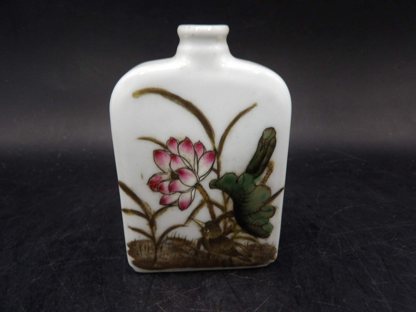 Chinese hand painted lotus porcelain snuff bottle with Gu Yue Xuan mark: 3.1 inches height.