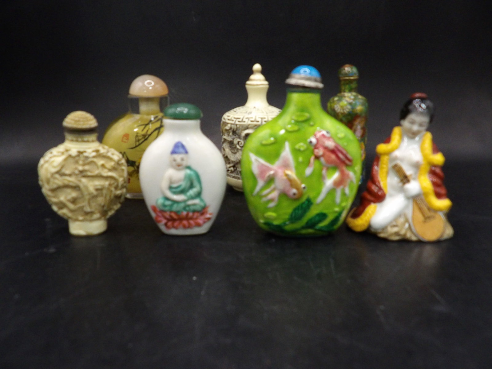 lot of 7 Chinese snuff bottles with various materials: Tallest one is 3.2 inches height.