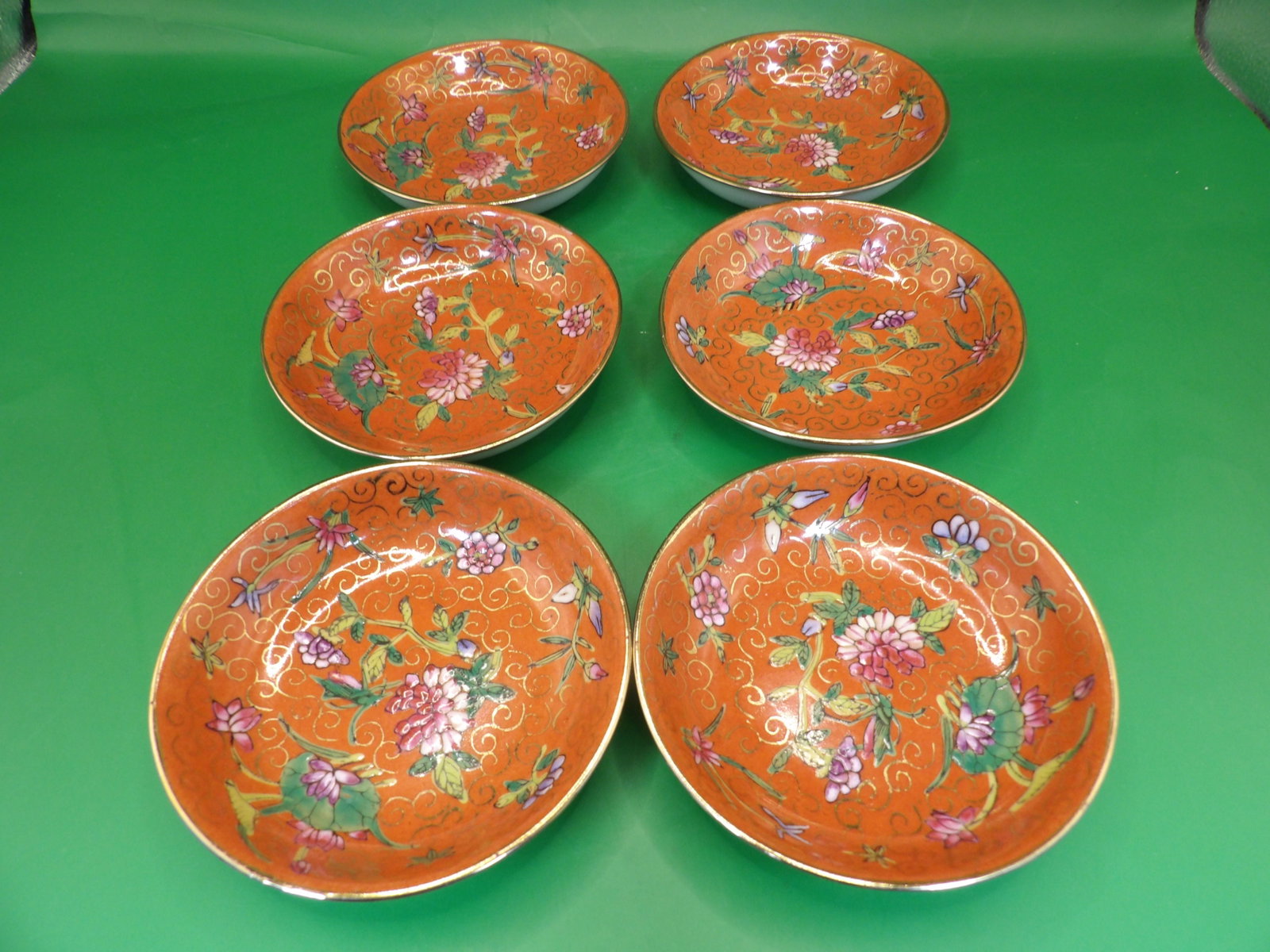 lot of 6 Chinese porcelain dish or small bowls with Qing dynasty Qianlong mark: 3.8 inches diameter.