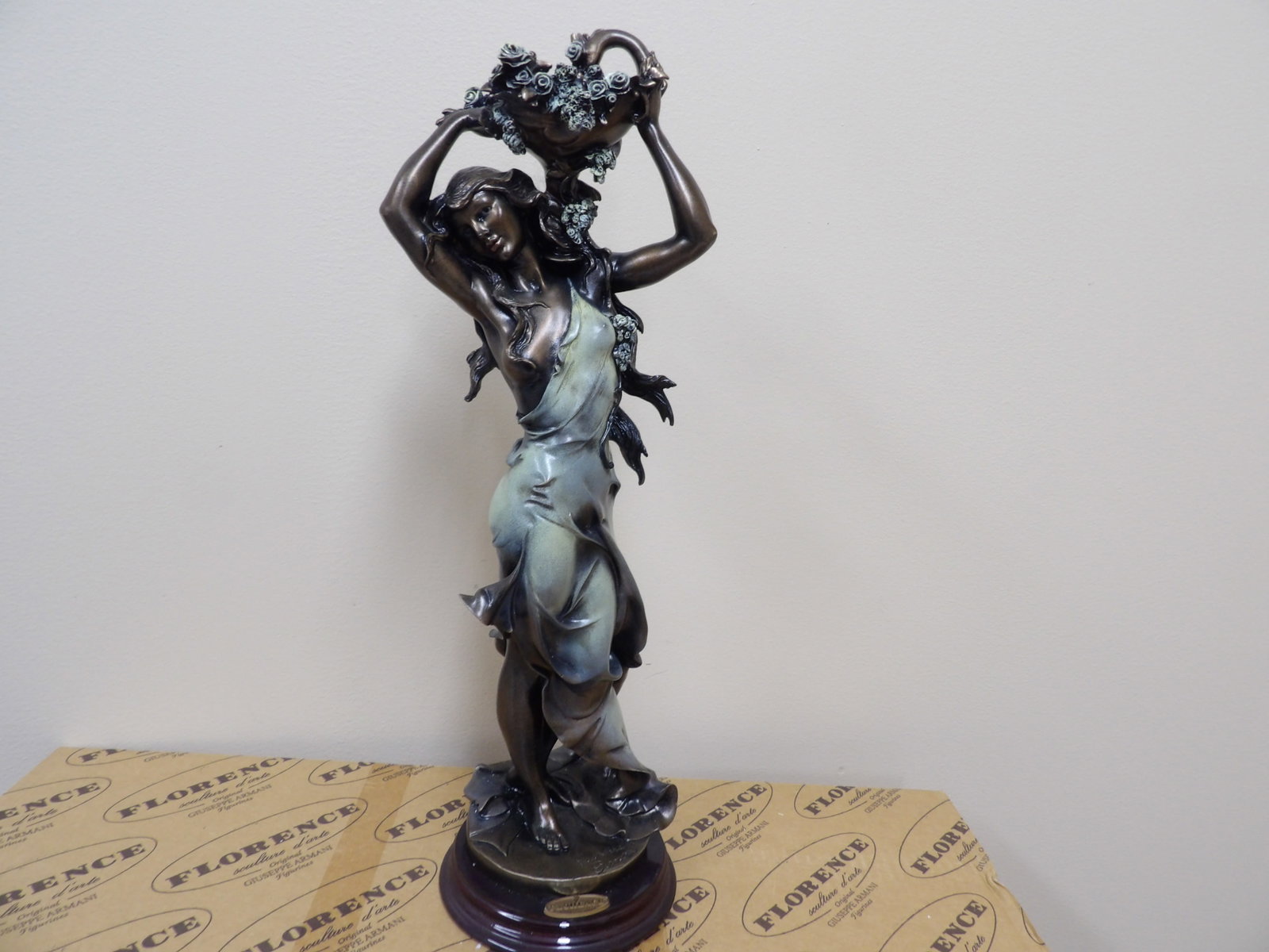 Giuseppe Armani Art Italian Ragazza Con Cesto Di Fiori Lilacs and Roses statue: Like new condition in original box. 16.2 inches height statue in approx. 22 inches length box.