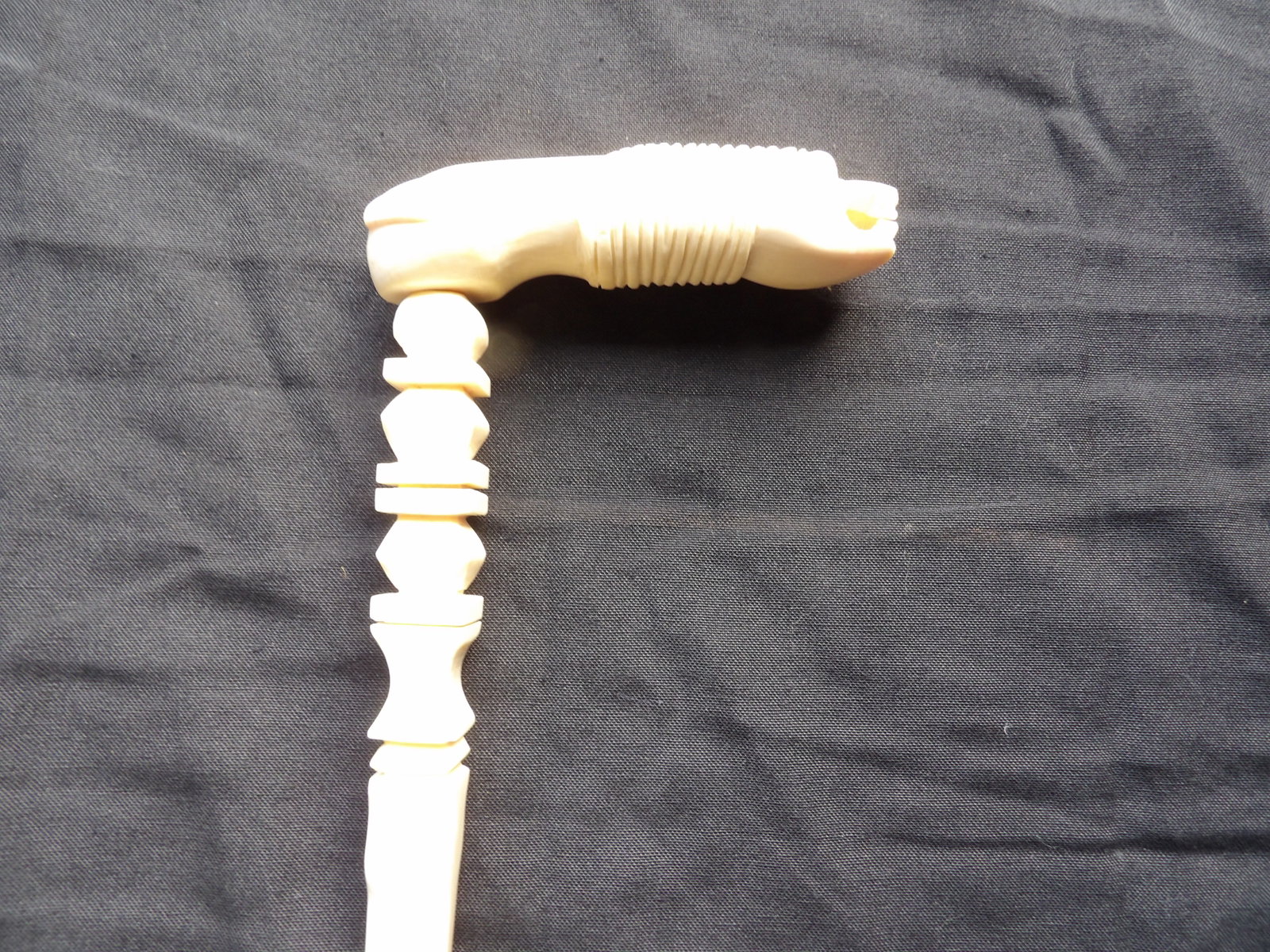 antique/vintage fine carved cane with carved beast handle - No Export: 29.5 inches long. No international shipping.