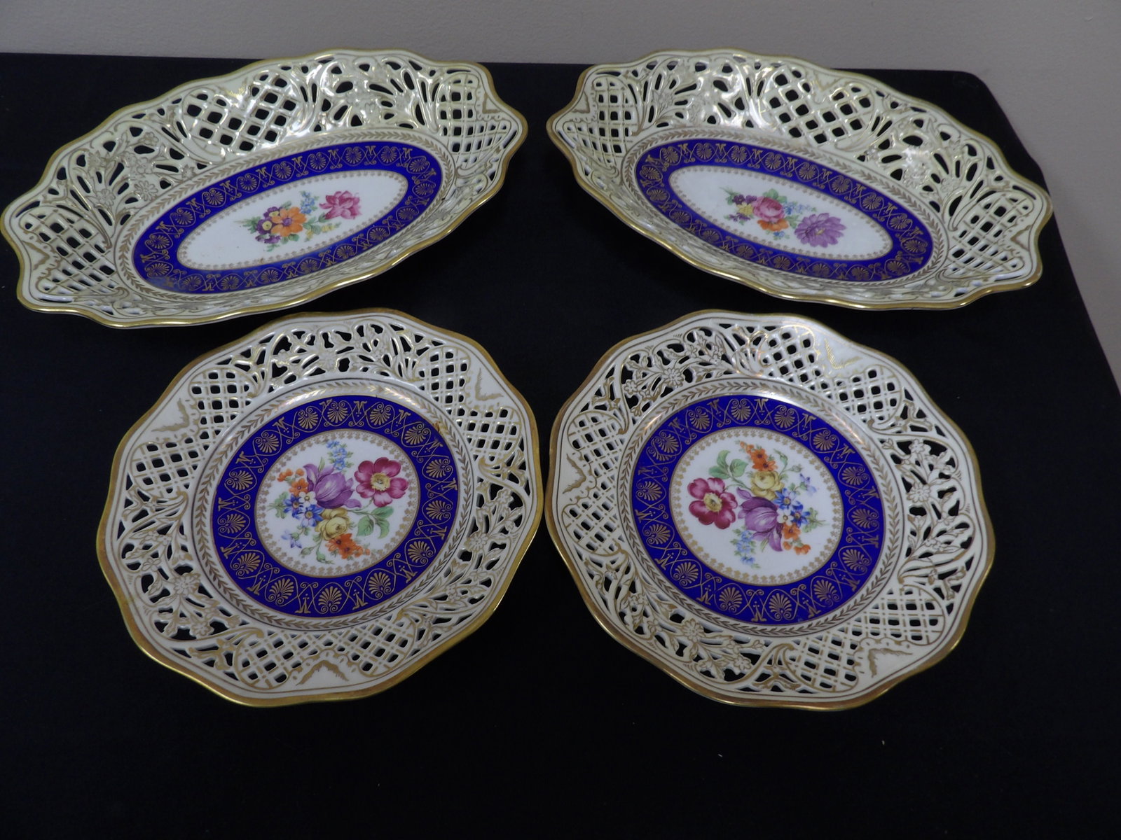 lot of 4 reticulated Schumann Bavaria porcelain dishes with floral motifs (1 of 7)