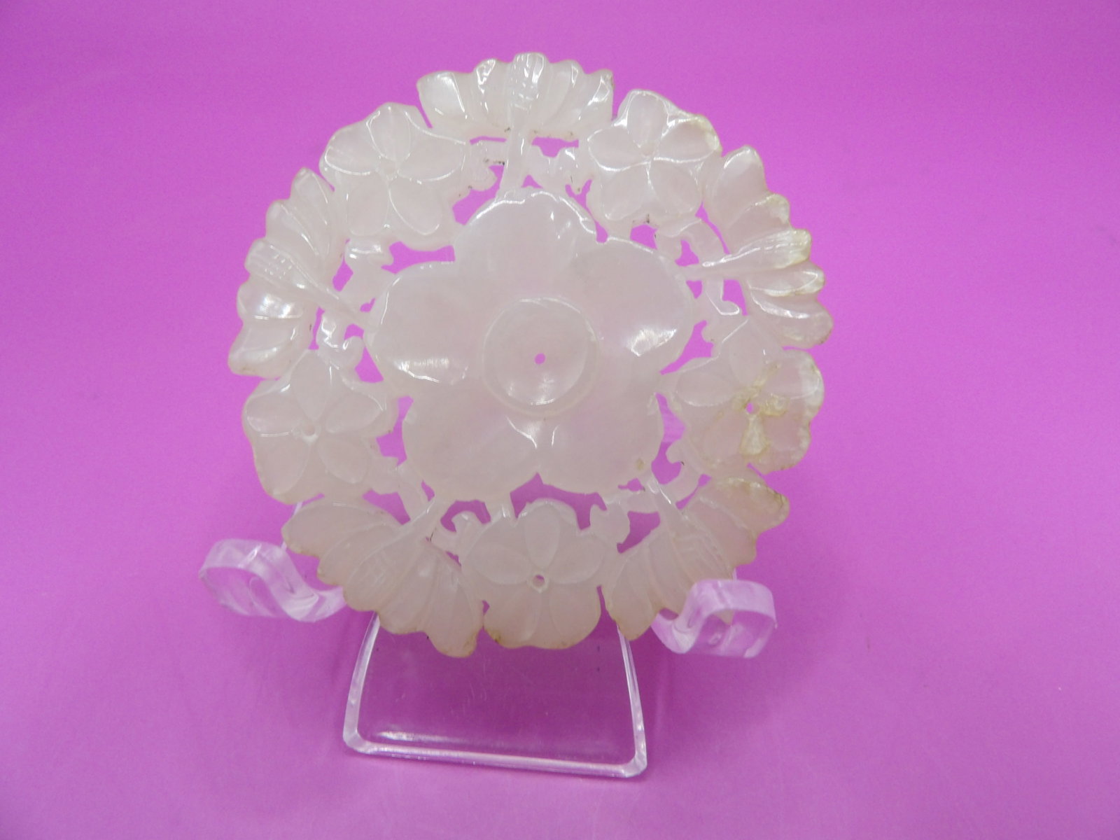 Chinese carved jade pendant or plaque: 2 inches diameter. 19 grams.